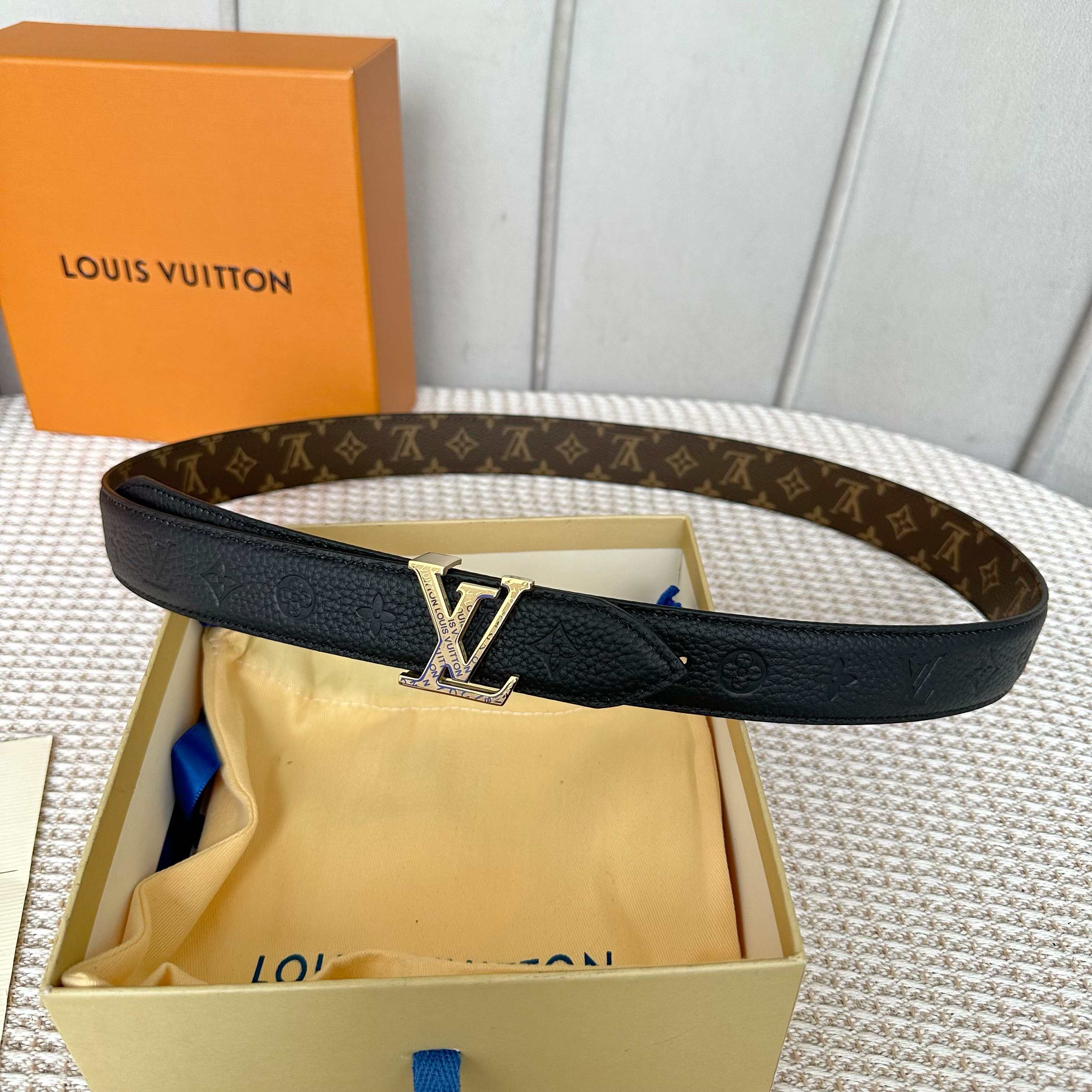 LOUIS VUITTON P255 レディース原単腰帯 - 両面使用可能なスタイリッシュデザイン