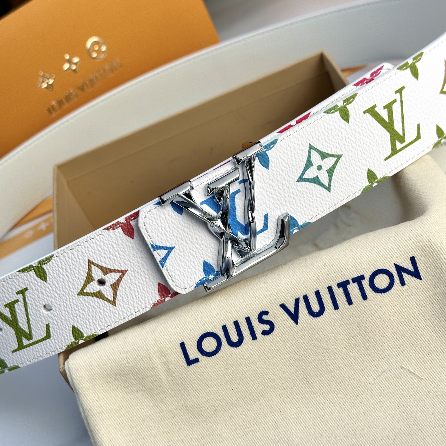 LOUIS VUITTON P:255 ベルト - カスタム帆布と高級レザーのコンビ