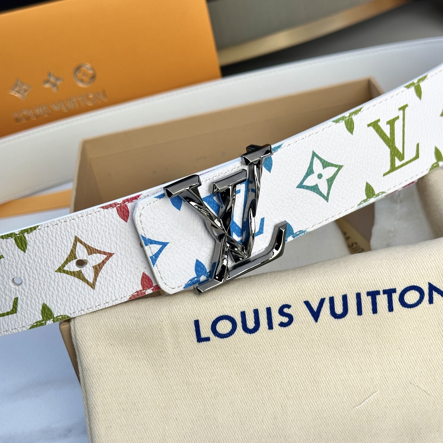 LOUIS VUITTON P:255 ベルト - 40mm 幅、ダブルサイド使用可能