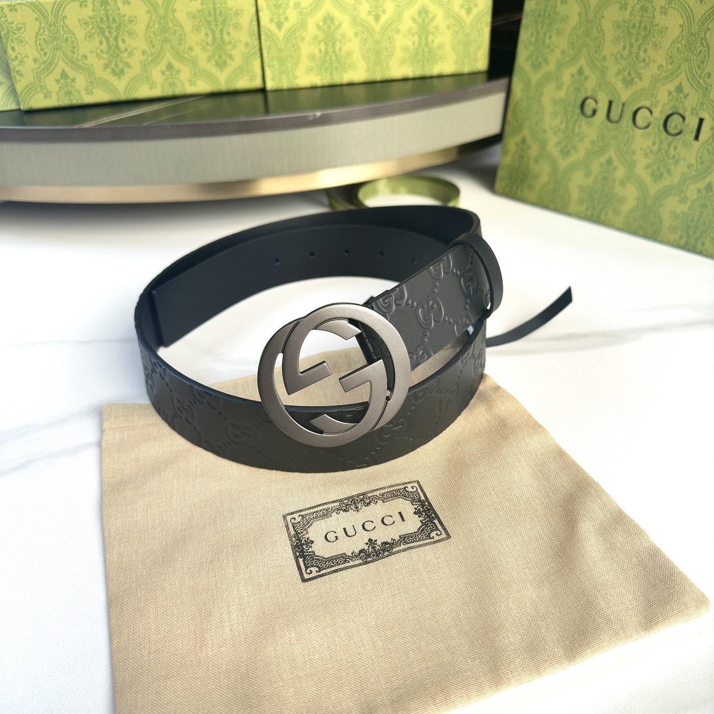  Gucci.古驰 
全套包装 宽度38mm 专柜正品11完美复刻. 原带身 印花图案清晰.配搭精扣头