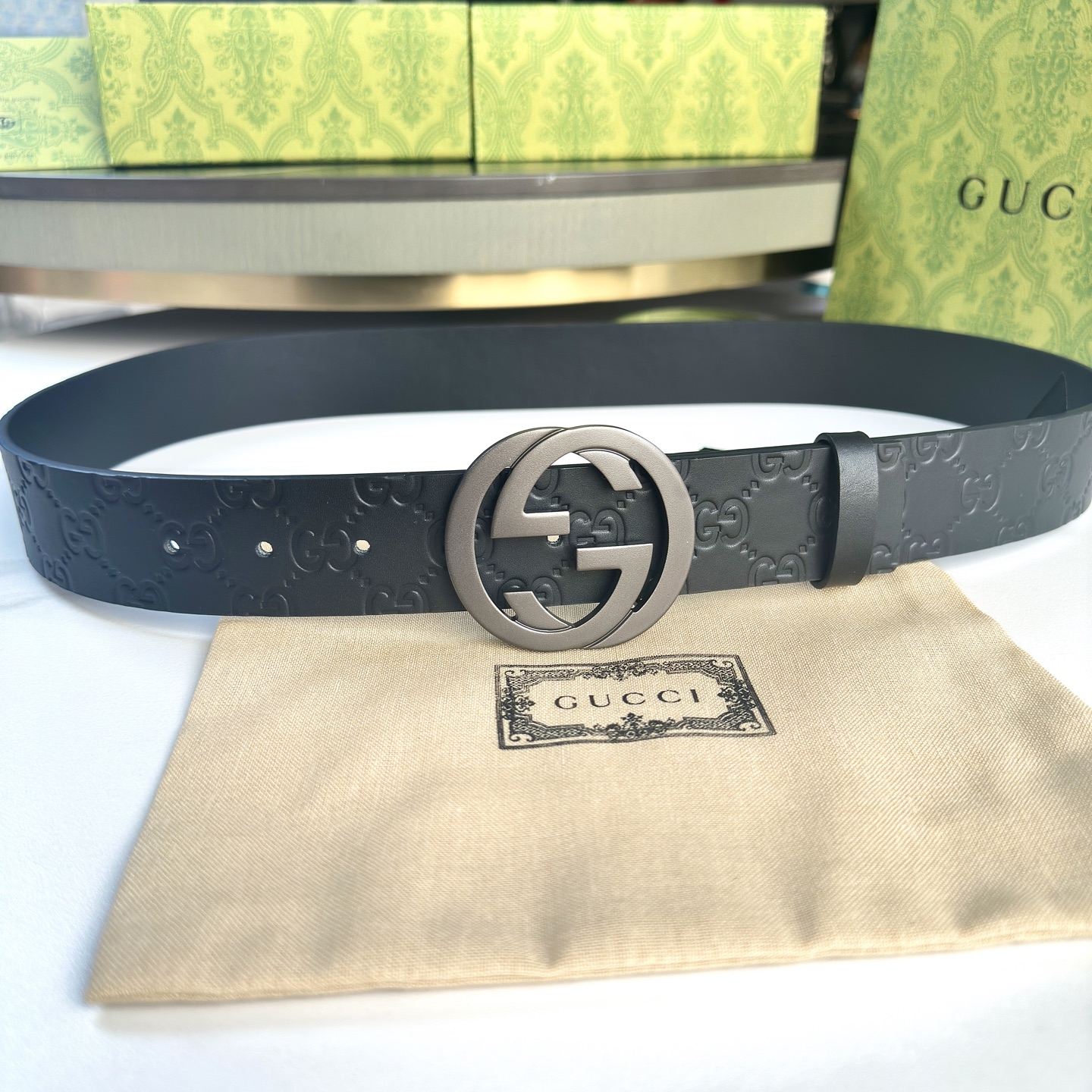  Gucci.古驰 
全套包装 宽度38mm 专柜正品11完美复刻. 原带身 印花图案清晰.配搭精扣头