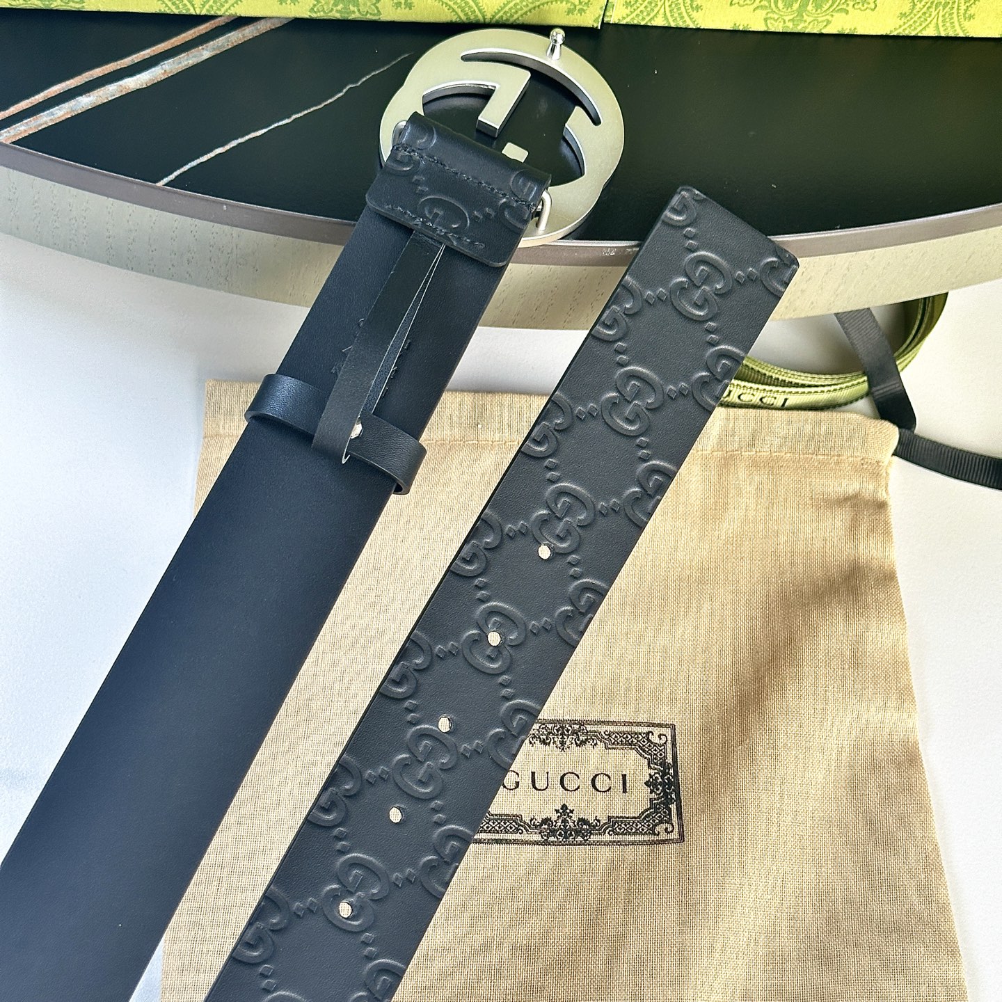  Gucci.古驰 
全套包装 宽度38mm 专柜正品11完美复刻. 原带身 印花图案清晰.配搭精扣头