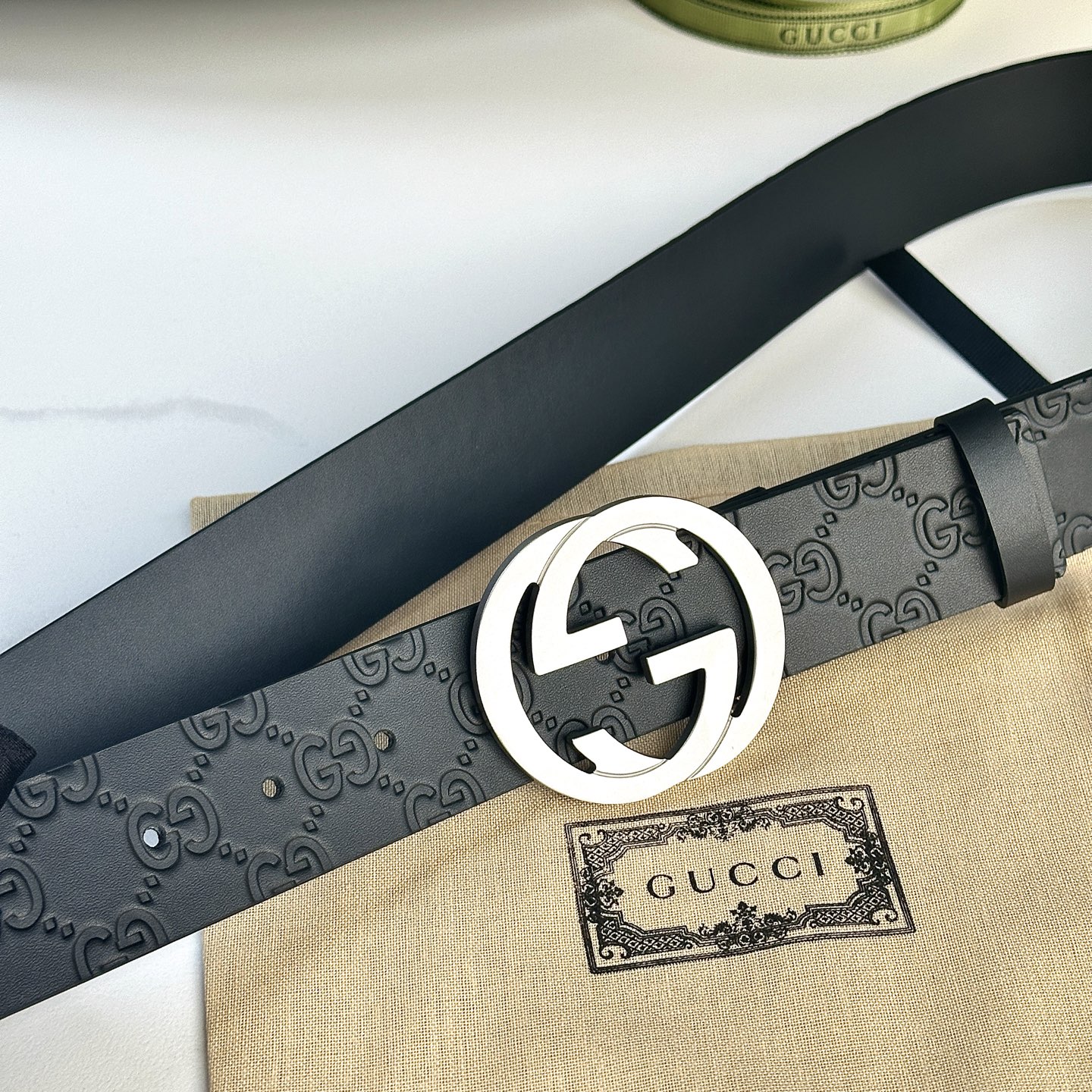  Gucci.古驰 
全套包装 宽度38mm 专柜正品11完美复刻. 原带身 印花图案清晰.配搭精扣头