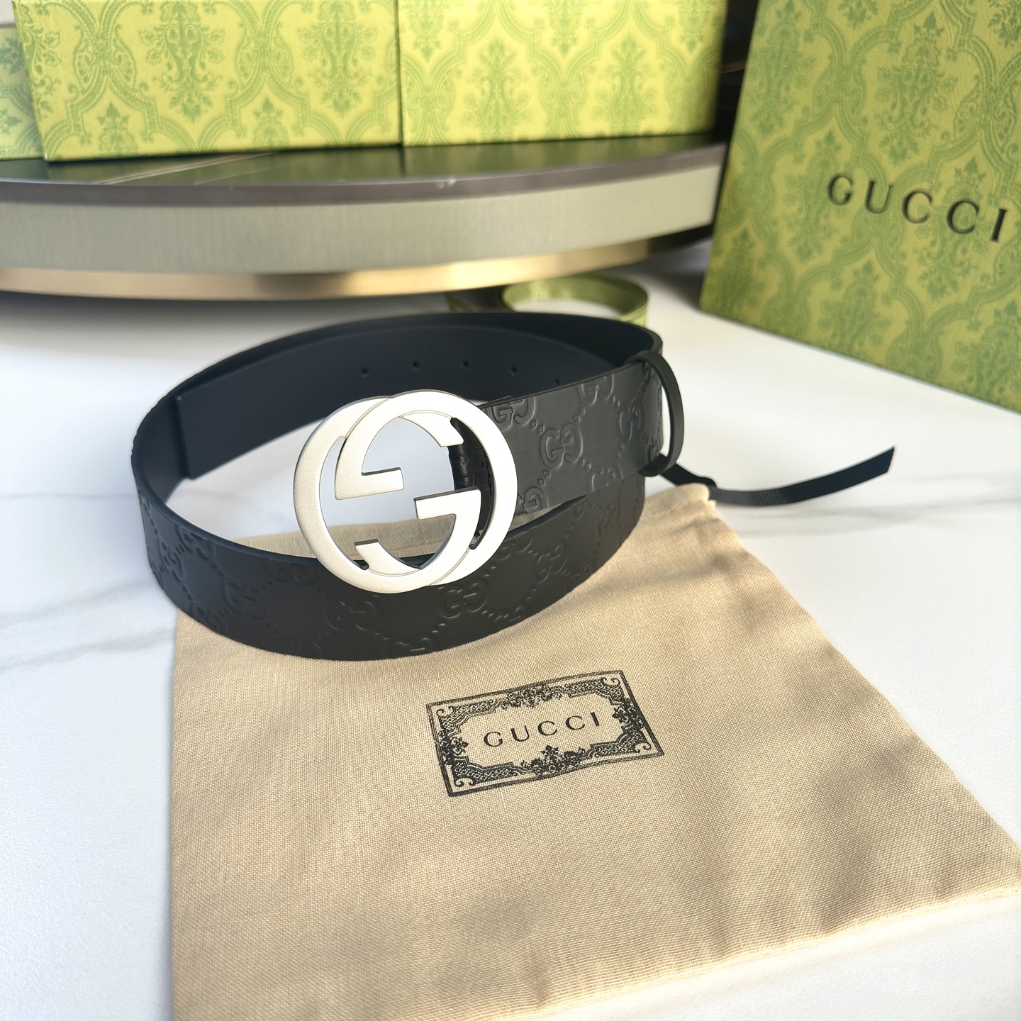  Gucci.古驰 
全套包装 宽度38mm 专柜正品11完美复刻. 原带身 印花图案清晰.配搭精扣头