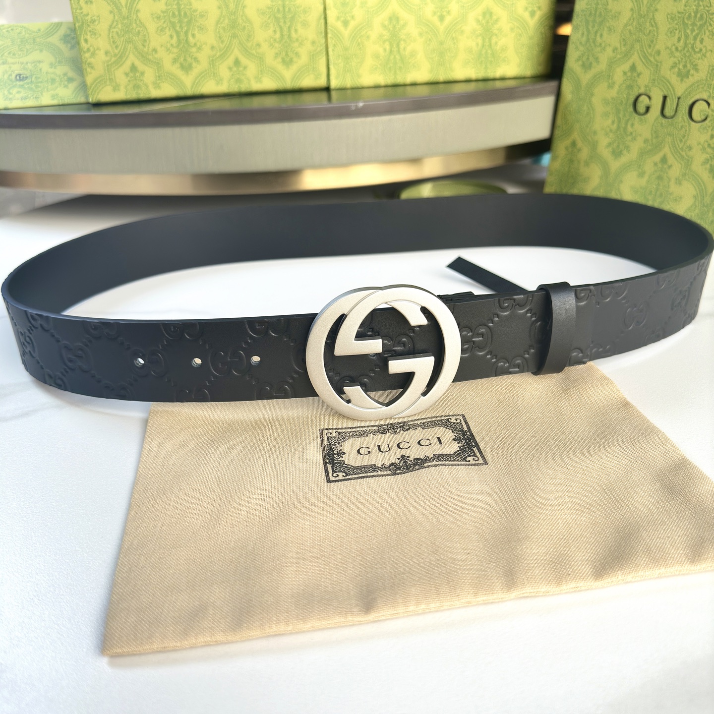  Gucci.古驰 
全套包装 宽度38mm 专柜正品11完美复刻. 原带身 印花图案清晰.配搭精扣头