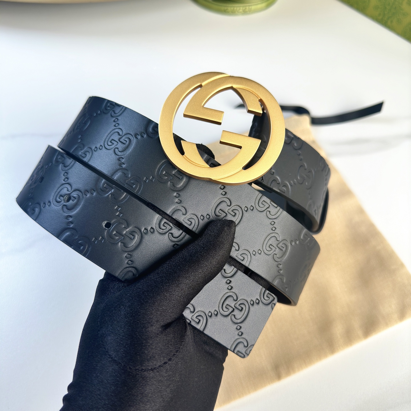  Gucci.古驰 
全套包装 宽度38mm 专柜正品11完美复刻. 原带身 印花图案清晰.配搭精扣头