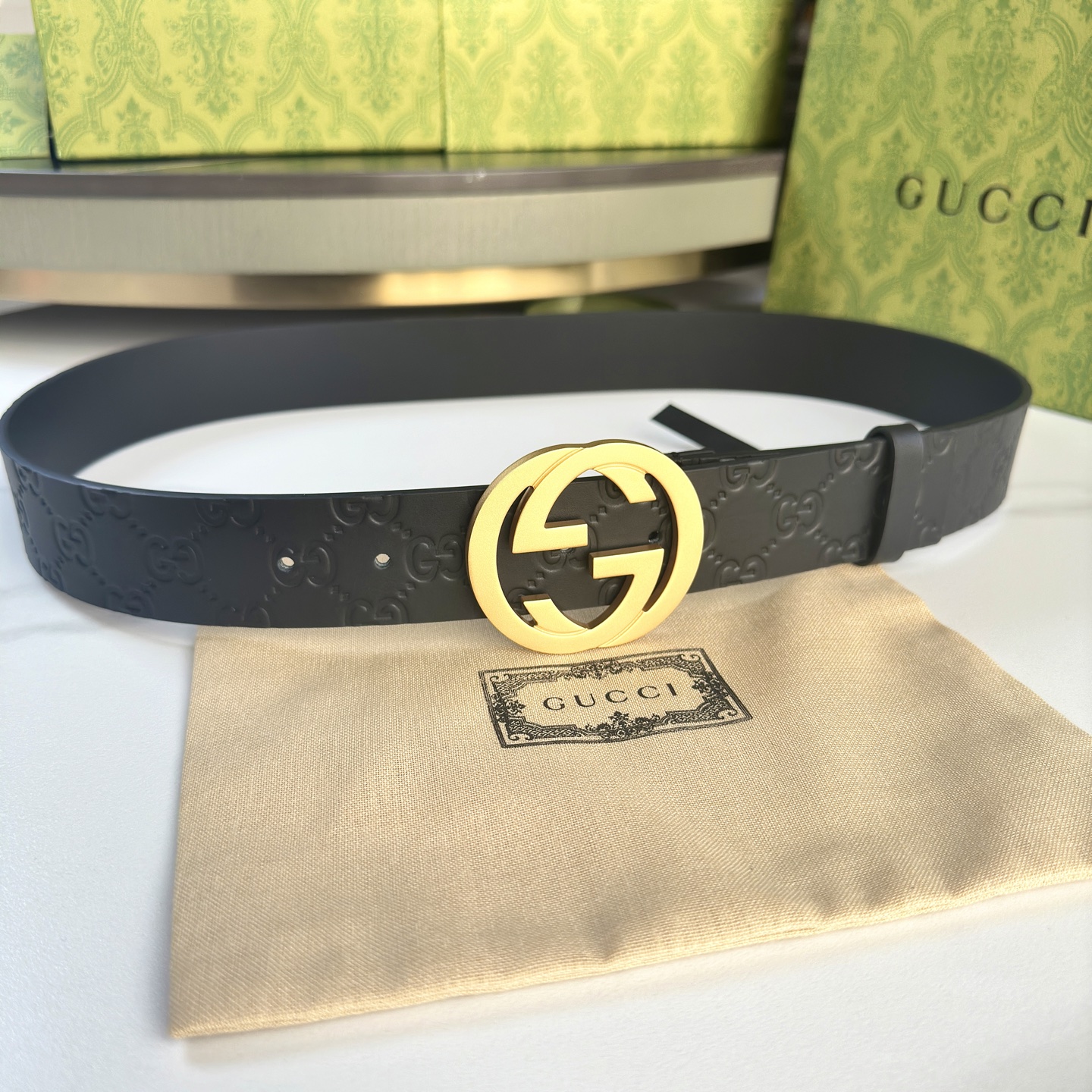  Gucci.古驰 
全套包装 宽度38mm 专柜正品11完美复刻. 原带身 印花图案清晰.配搭精扣头