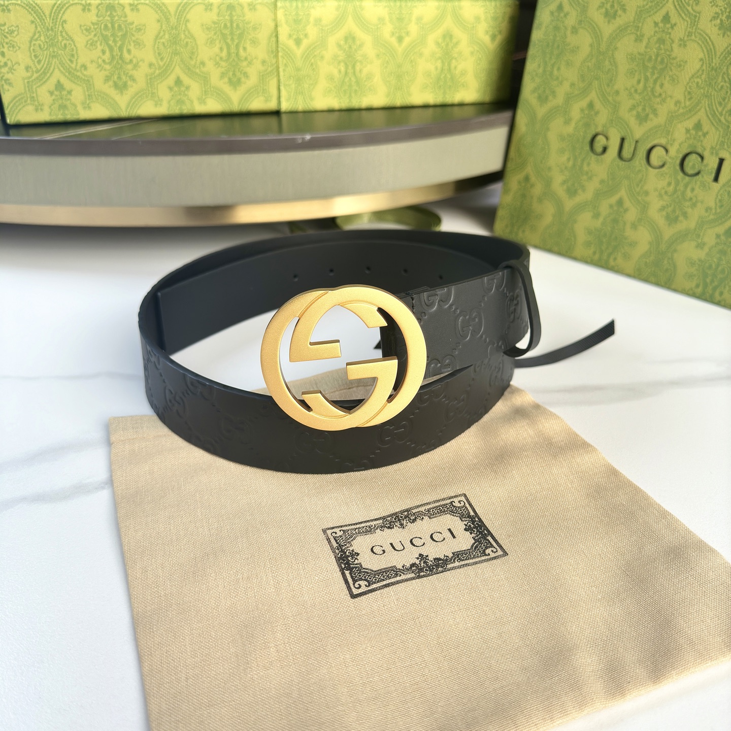  Gucci.古驰 
全套包装 宽度38mm 专柜正品11完美复刻. 原带身 印花图案清晰.配搭精扣头
