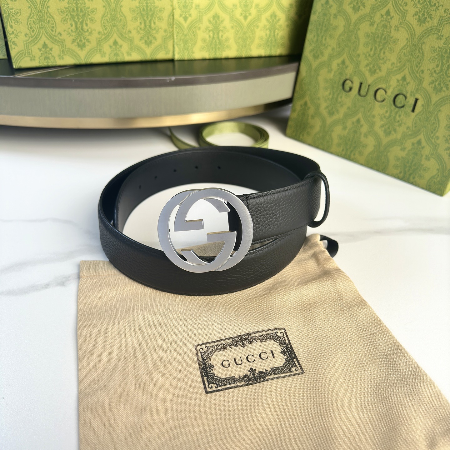  Gucci.古驰 
全套包装 宽度38mm 专柜正品11完美复刻. 原带身 印花图案清晰.配搭精扣头