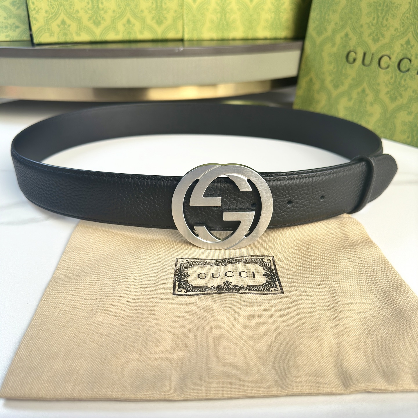  Gucci.古驰 
全套包装 宽度38mm 专柜正品11完美复刻. 原带身 印花图案清晰.配搭精扣头