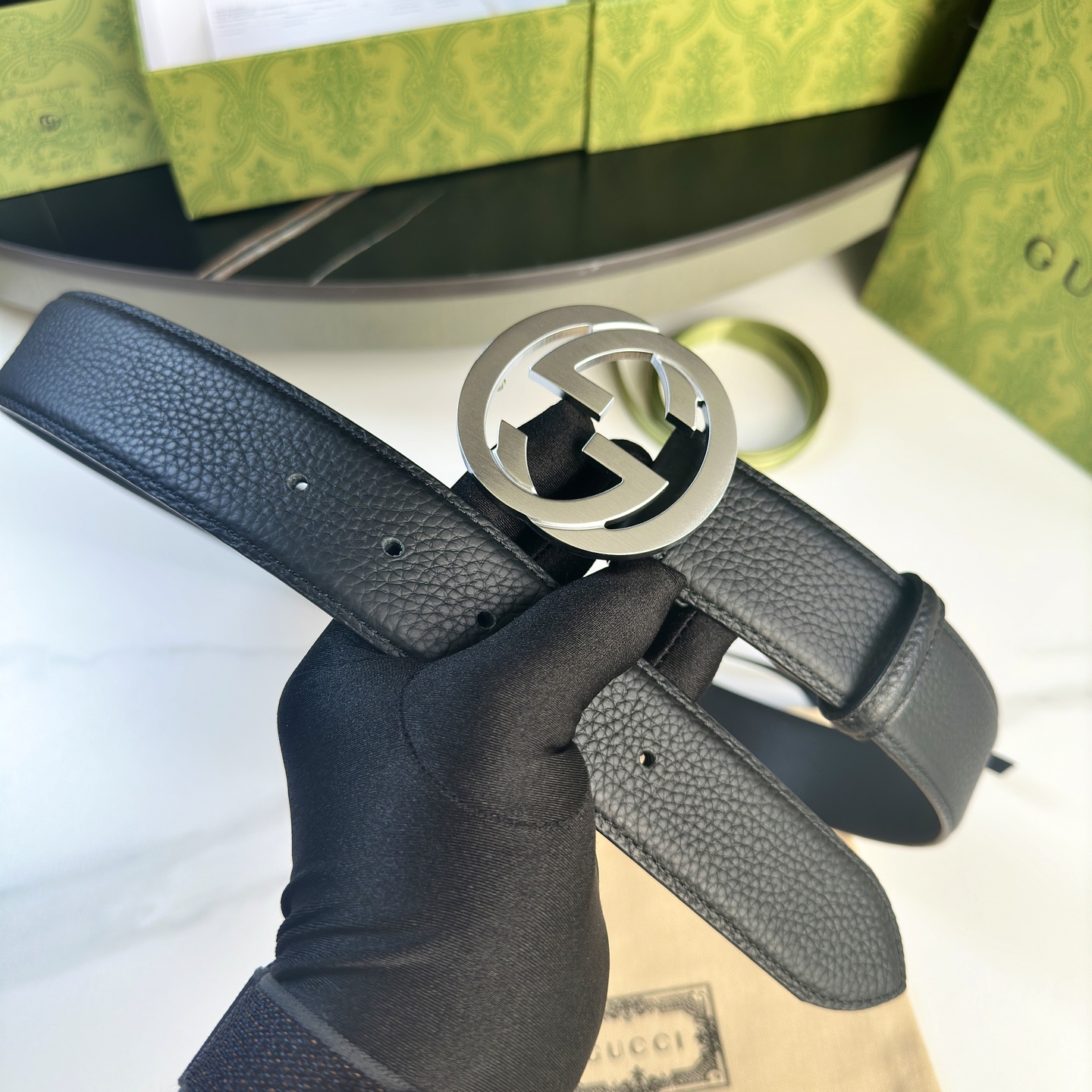  Gucci.古驰 
全套包装 宽度38mm 专柜正品11完美复刻. 原带身 印花图案清晰.配搭精扣头