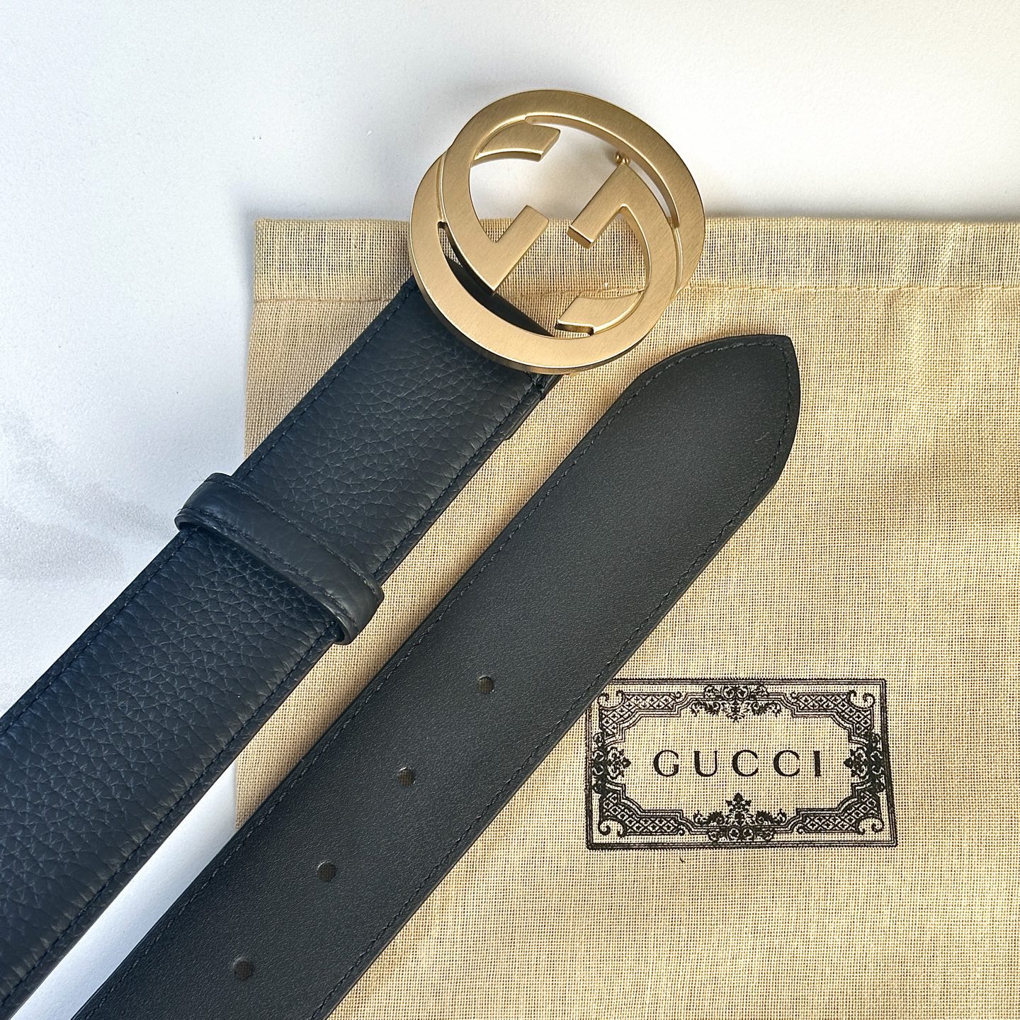  Gucci.古驰 
全套包装 宽度38mm 专柜正品11完美复刻. 原带身 印花图案清晰.配搭精扣头