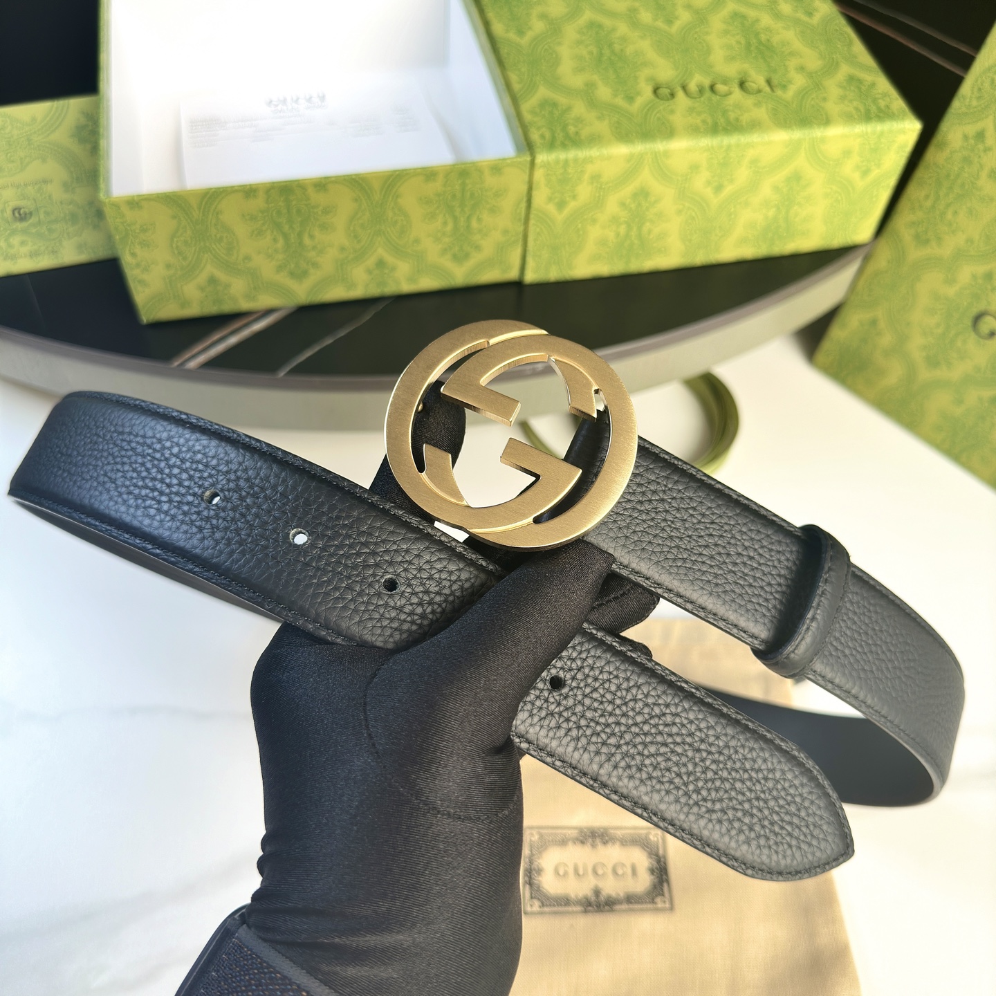  Gucci.古驰 
全套包装 宽度38mm 专柜正品11完美复刻. 原带身 印花图案清晰.配搭精扣头