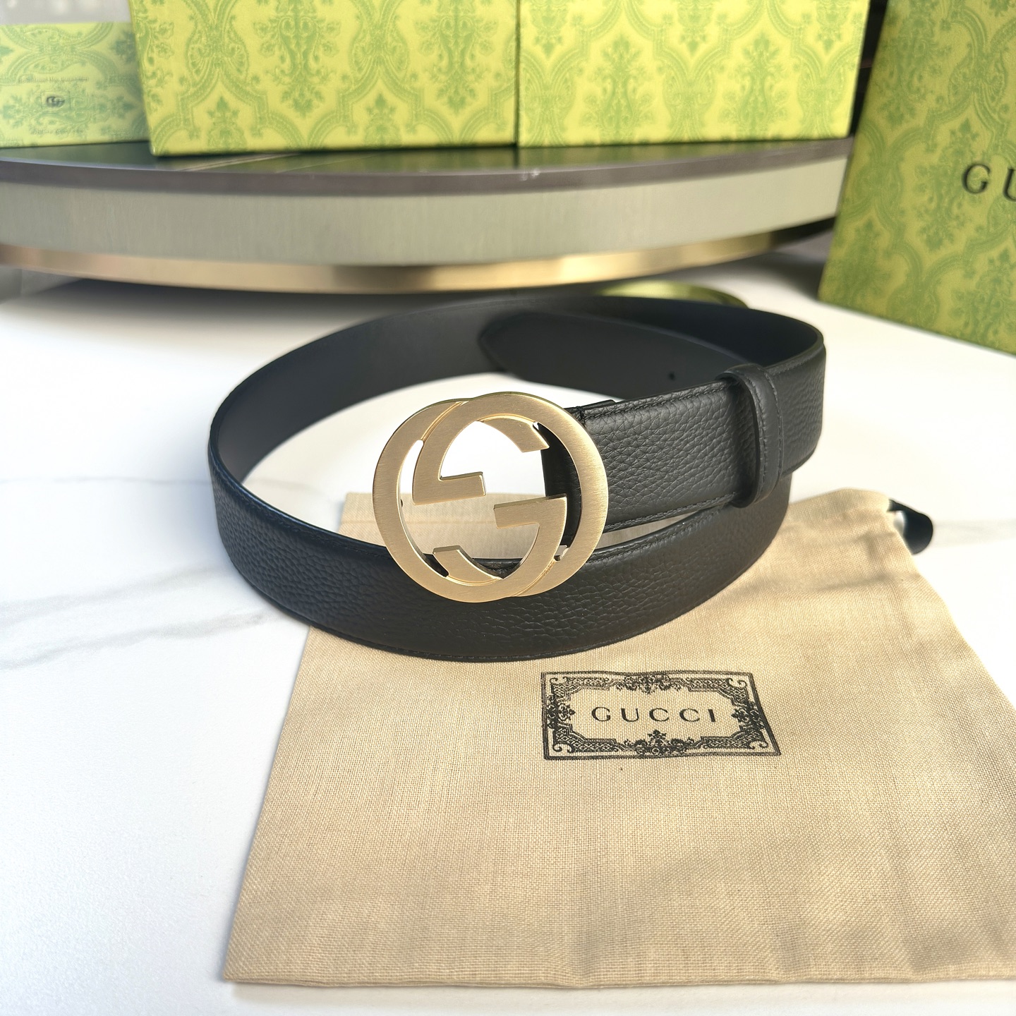  Gucci.古驰 
全套包装 宽度38mm 专柜正品11完美复刻. 原带身 印花图案清晰.配搭精扣头