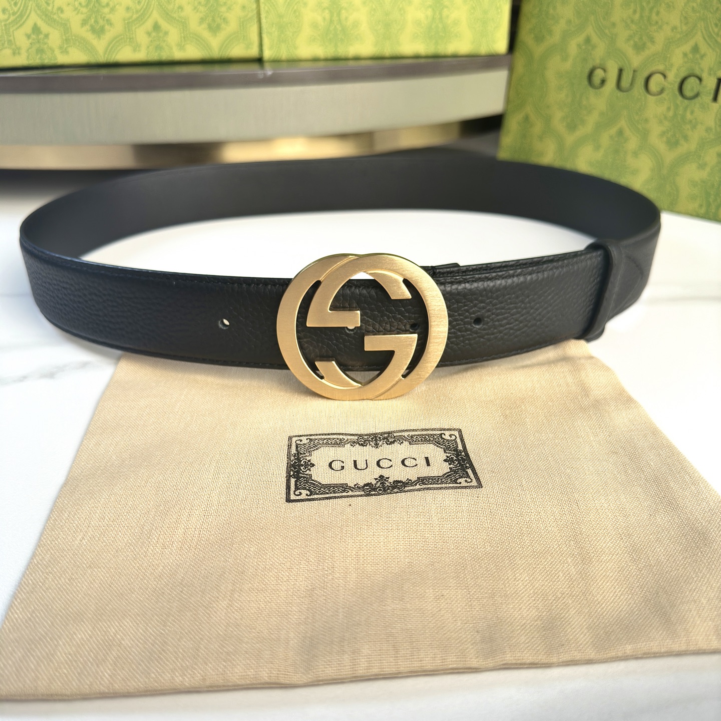 Gucci.古驰 
全套包装 宽度38mm 专柜正品11完美复刻. 原带身 印花图案清晰.配搭精扣头