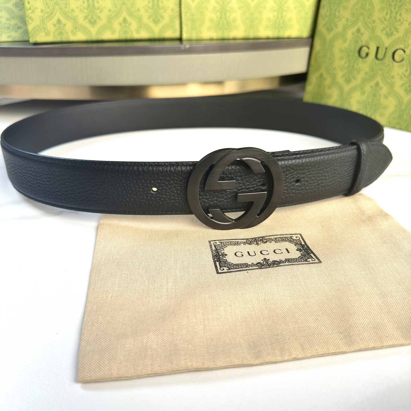  Gucci.古驰 
全套包装 宽度38mm 专柜正品11完美复刻. 原带身 印花图案清晰.配搭精扣头