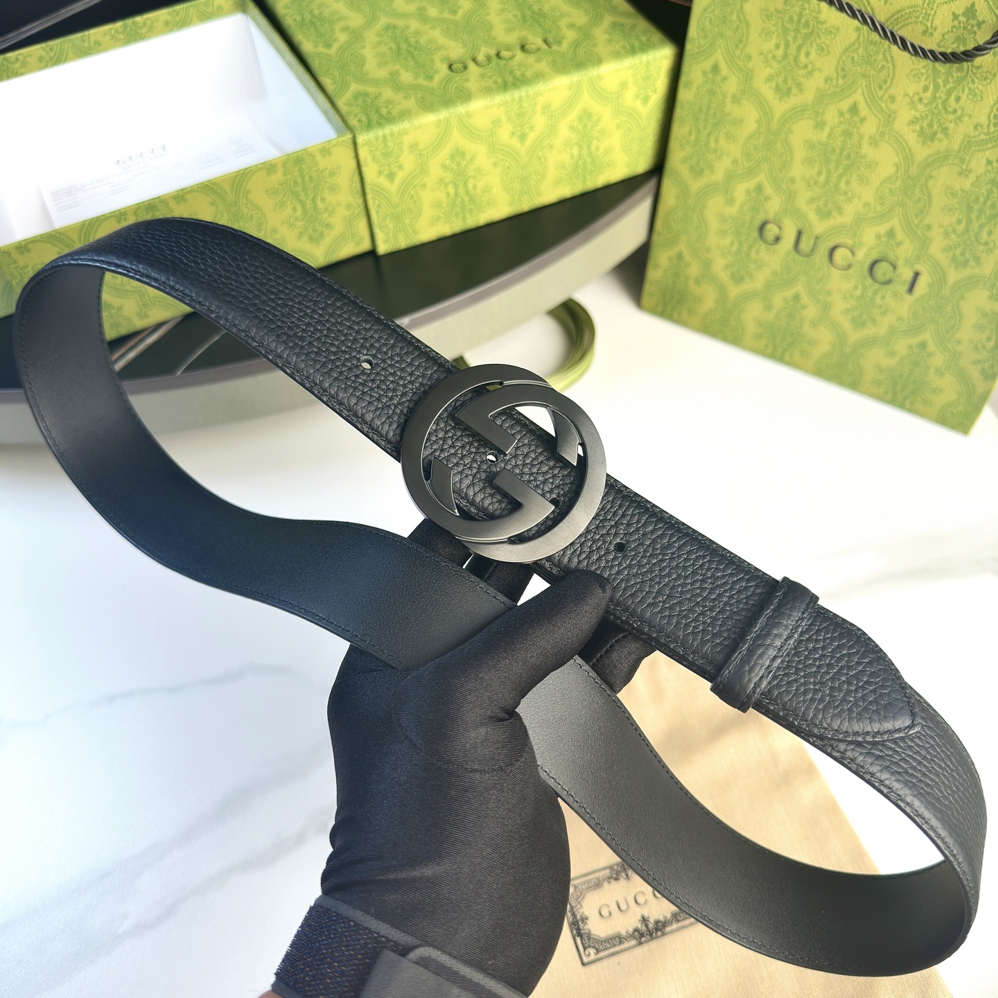 Gucci.古驰 
全套包装 宽度38mm 专柜正品11完美复刻. 原带身 印花图案清晰.配搭精扣头