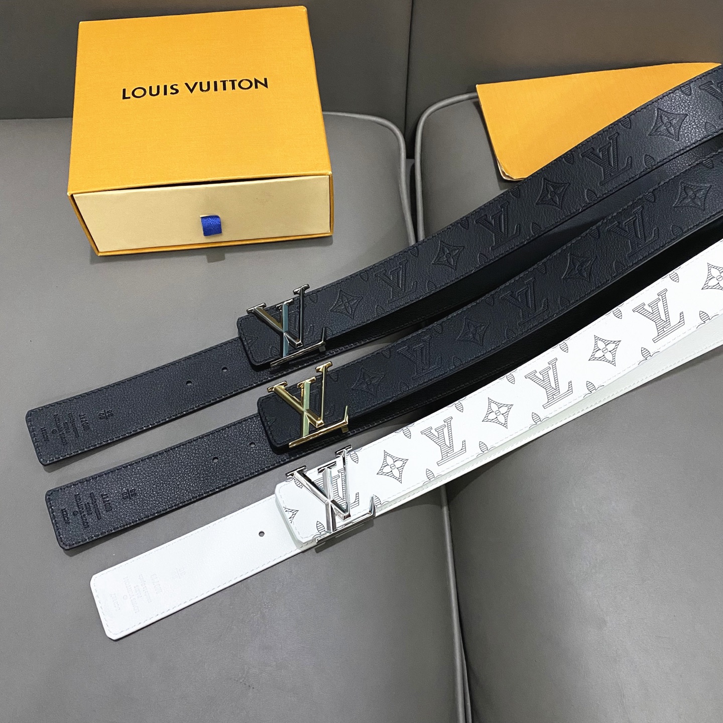 L0UIS VUITT0N 專櫃最新升級版本 寬度40mm 原廠小荔面壓刻有花型圖案效果 內襯進口柔軟小牛皮底  搭配新