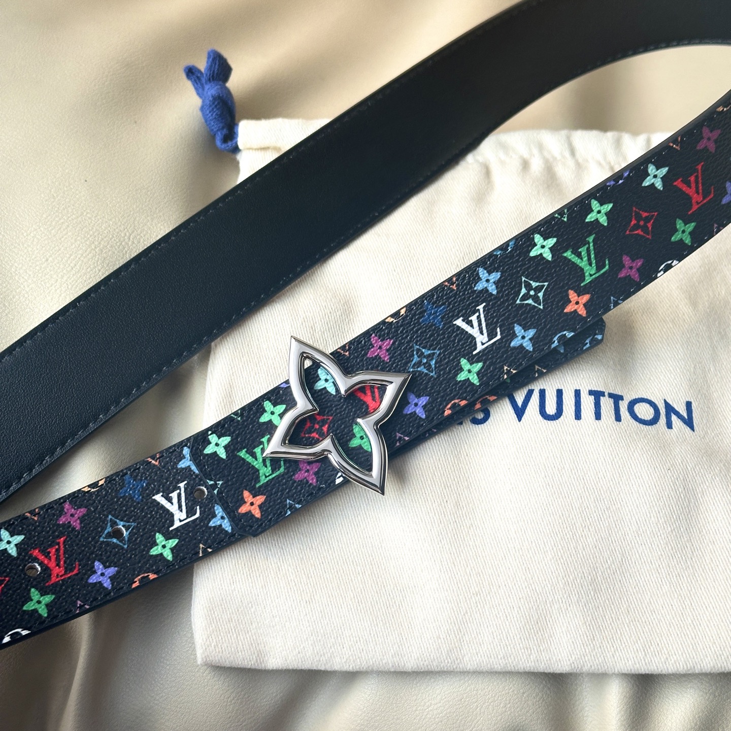 “Ms. Louis Vuitton’s Classic 30mm Wide Bouquet with New Gold Accents” - 图片 4