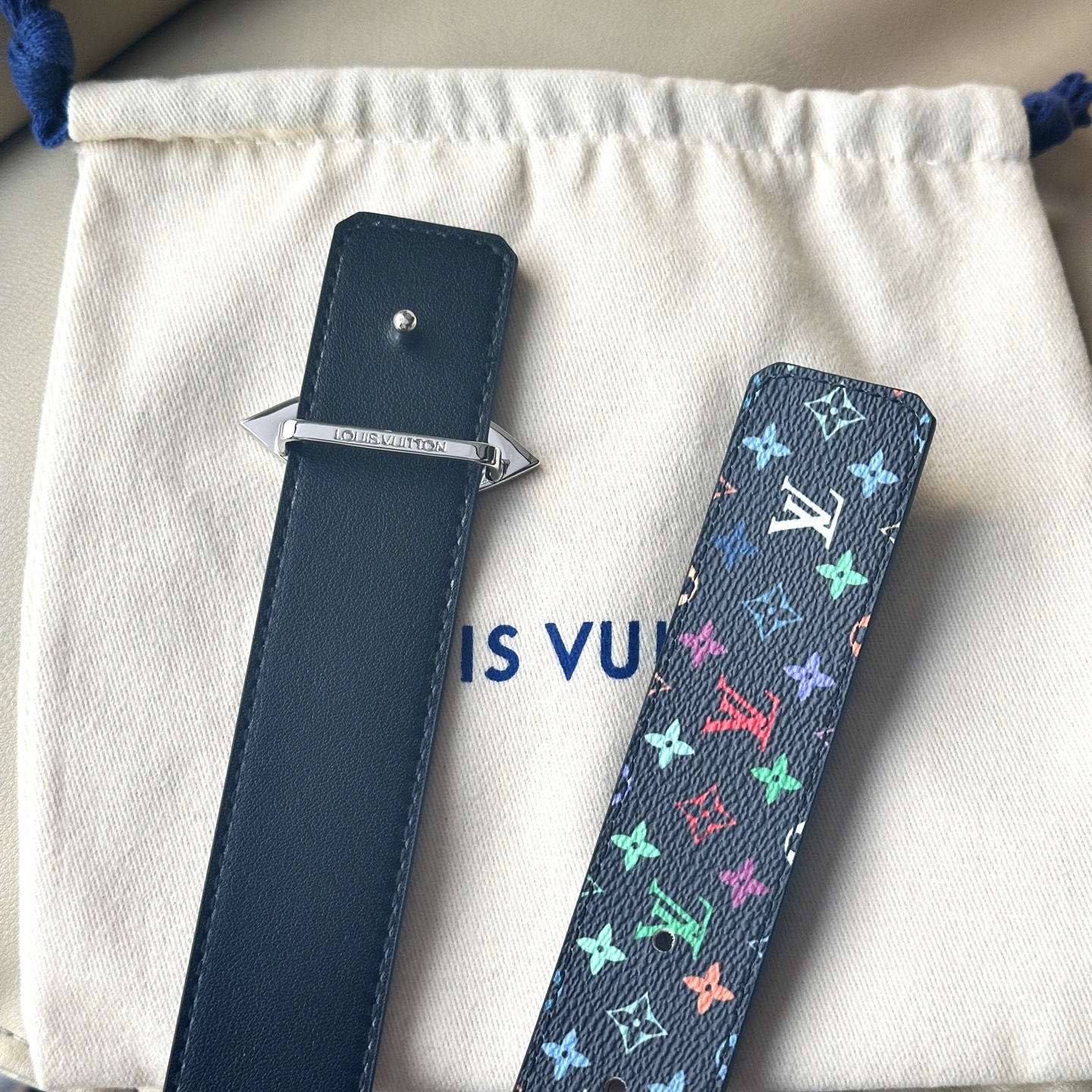 “Ms. Louis Vuitton’s Classic 30mm Wide Bouquet with New Gold Accents” - 图片 7