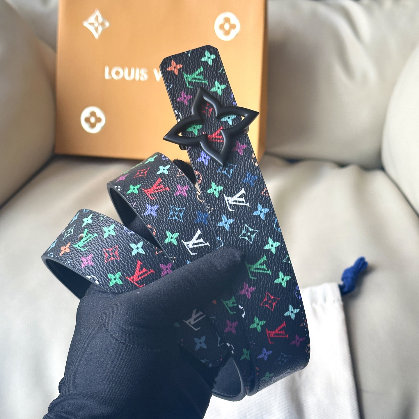 Ms. Louis Vuitton’s 30mm Wide Classic Bouquet Floor with New Gold Accents - 图片 3