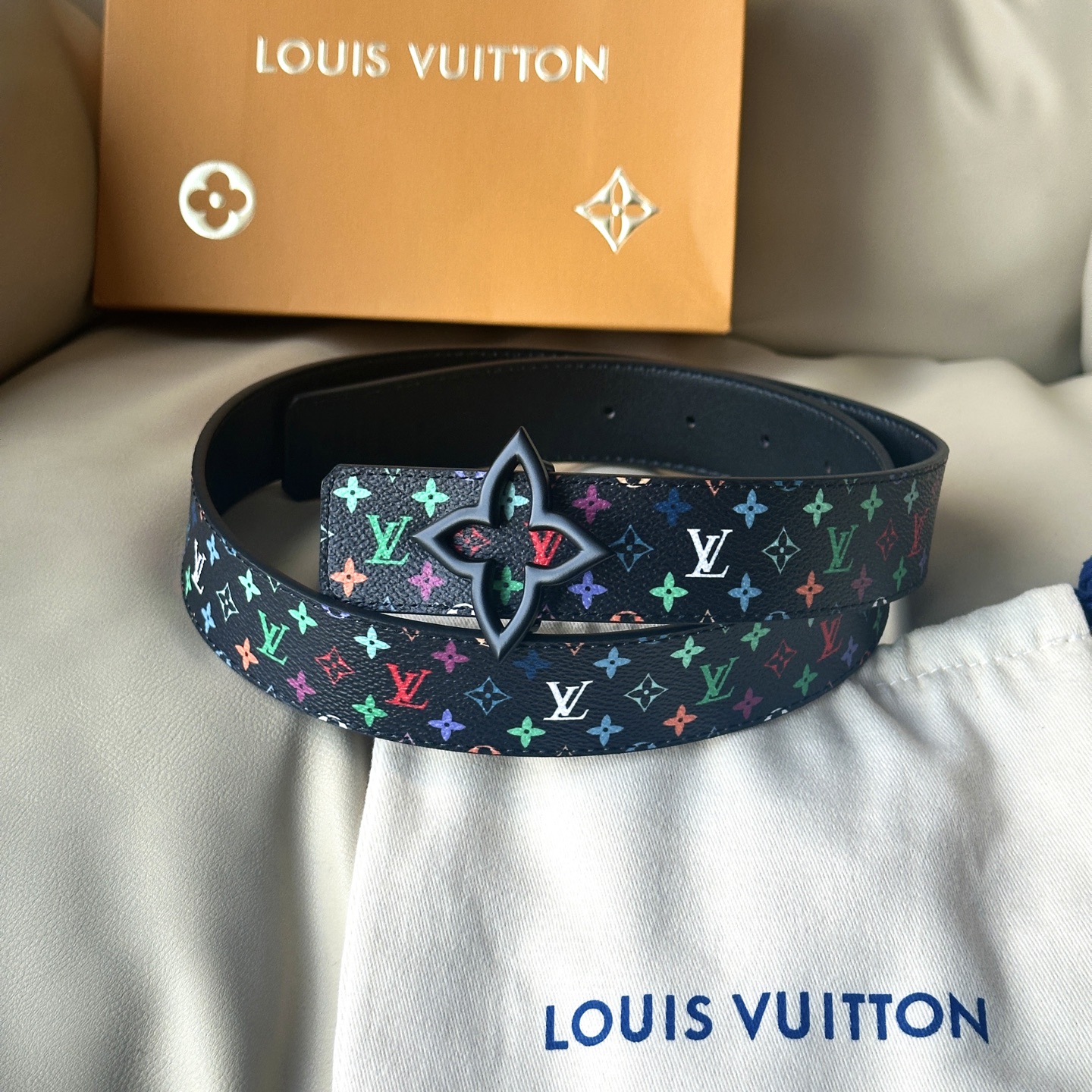 Ms. Louis Vuitton’s 30mm Wide Classic Bouquet Floor with New Gold Accents - 图片 2