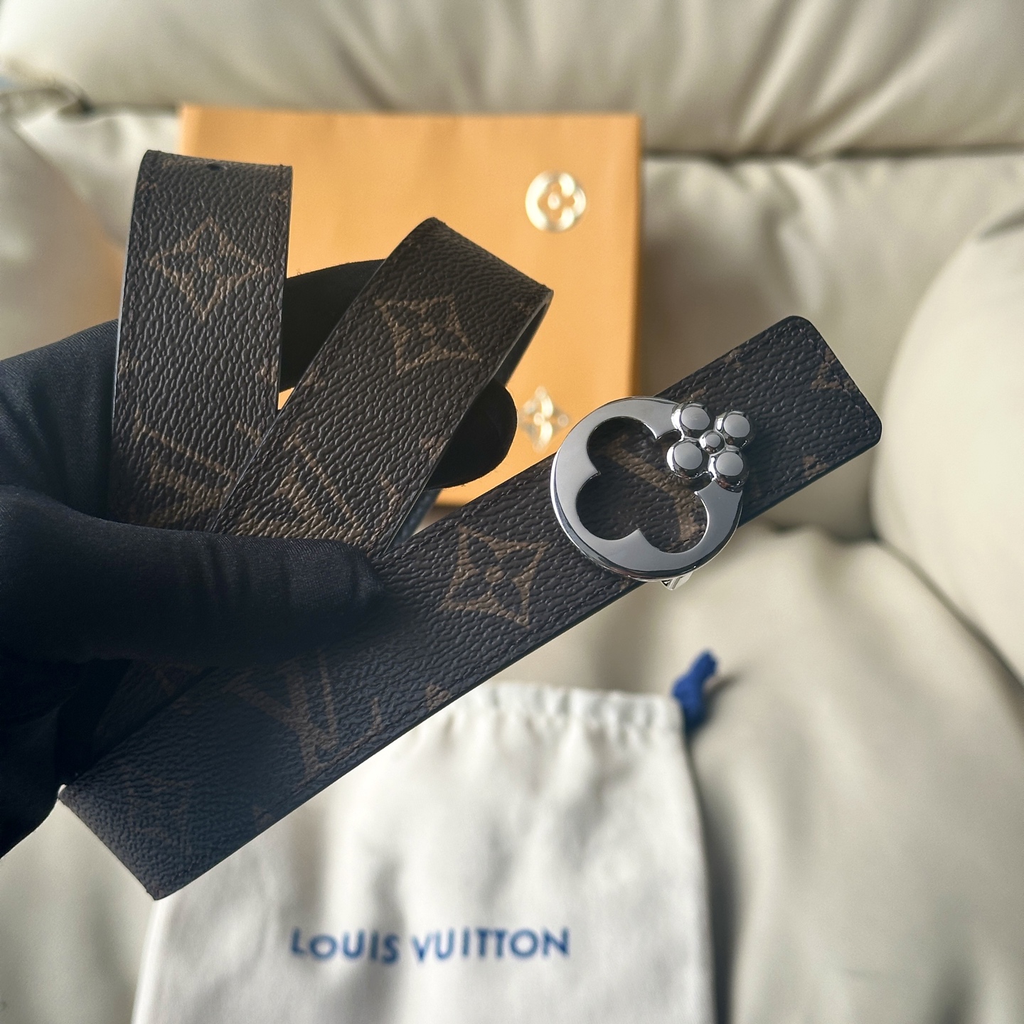 Louis Vuitton’s New Season: Classic Bouquet with Soft Veal Floor, 30mm Wide, 5 Golds. - 图片 3