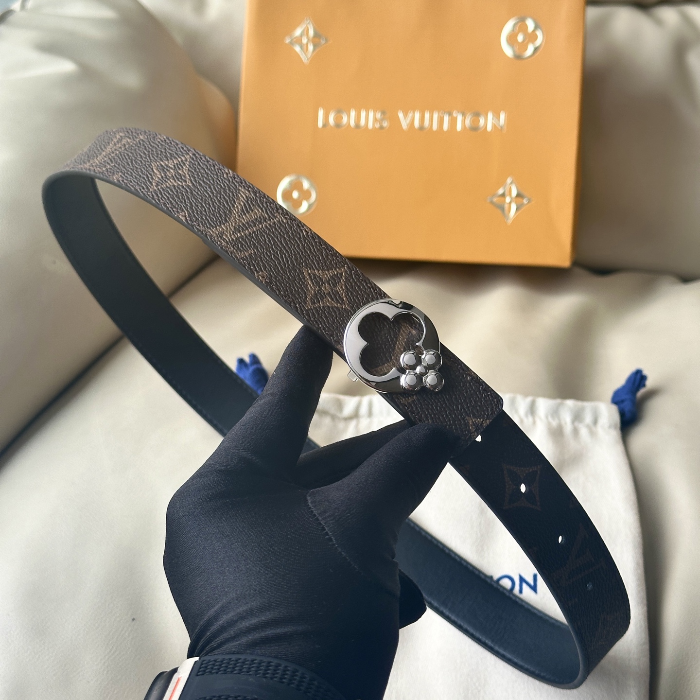 Louis Vuitton’s New Season: Classic Bouquet with Soft Veal Floor, 30mm Wide, 5 Golds. - 图片 5