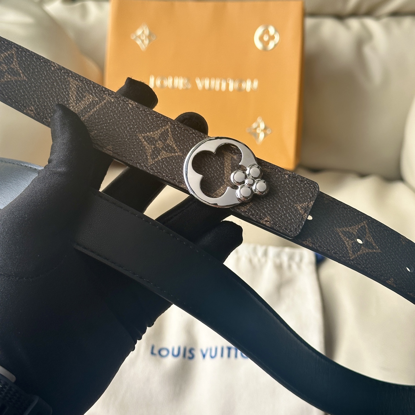 Louis Vuitton’s New Season: Classic Bouquet with Soft Veal Floor, 30mm Wide, 5 Golds. - 图片 4