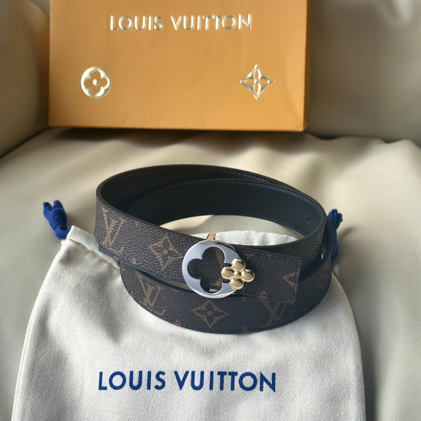 “Ms. Louis Vuitton’s Classic 30mm Wide Bouquet with Soft-Faced Veal Floor” - 图片 2