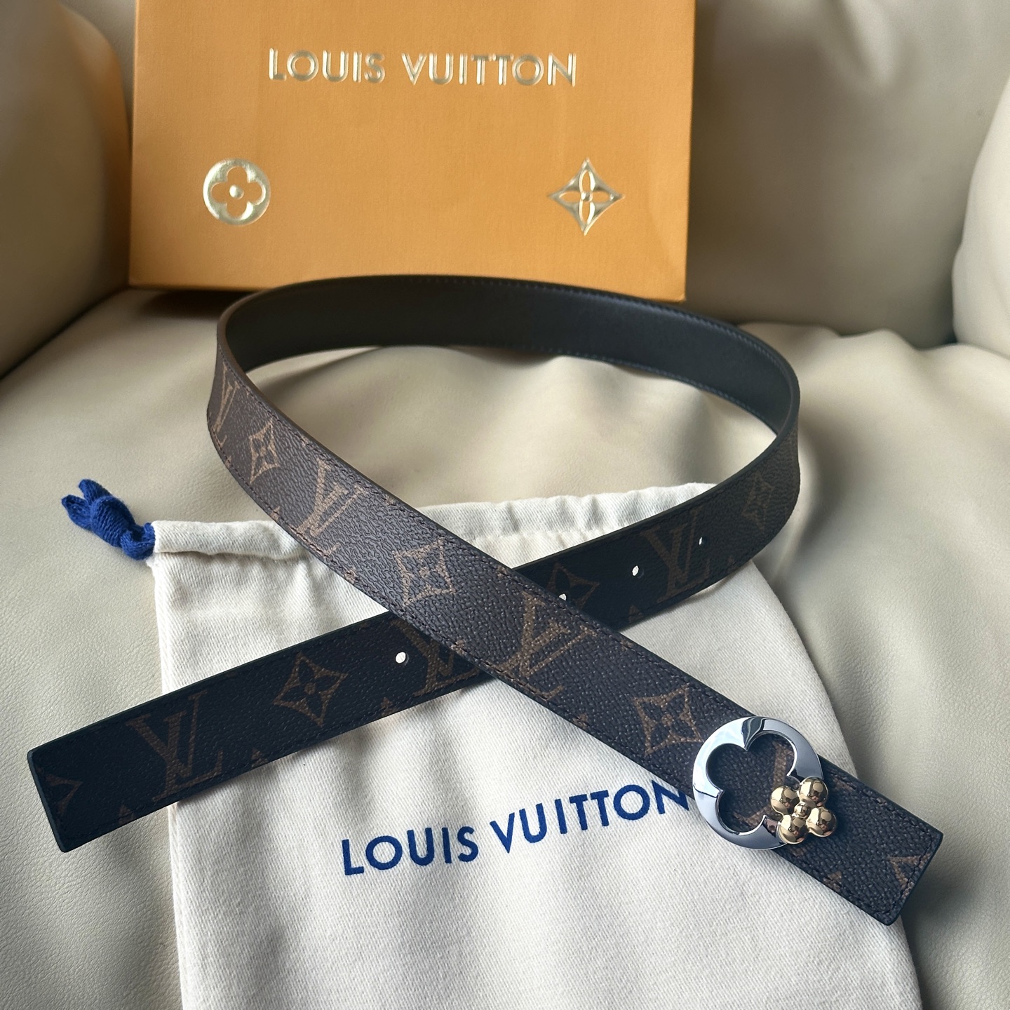 “Ms. Louis Vuitton’s Classic 30mm Wide Bouquet with Soft-Faced Veal Floor” - 图片 1