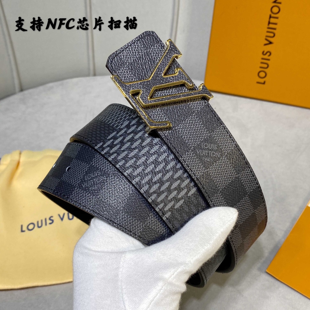 P：140【原版包裝➕1.0】
         L0UIS VUITT0N 專櫃最新升級版本 寬度40毫米 精湛工藝定制帆布面料襯托進口小牛皮底  搭配精鋼贴皮字母搭扣 与腰带相呼应 🉑雙面用 經典百搭款！