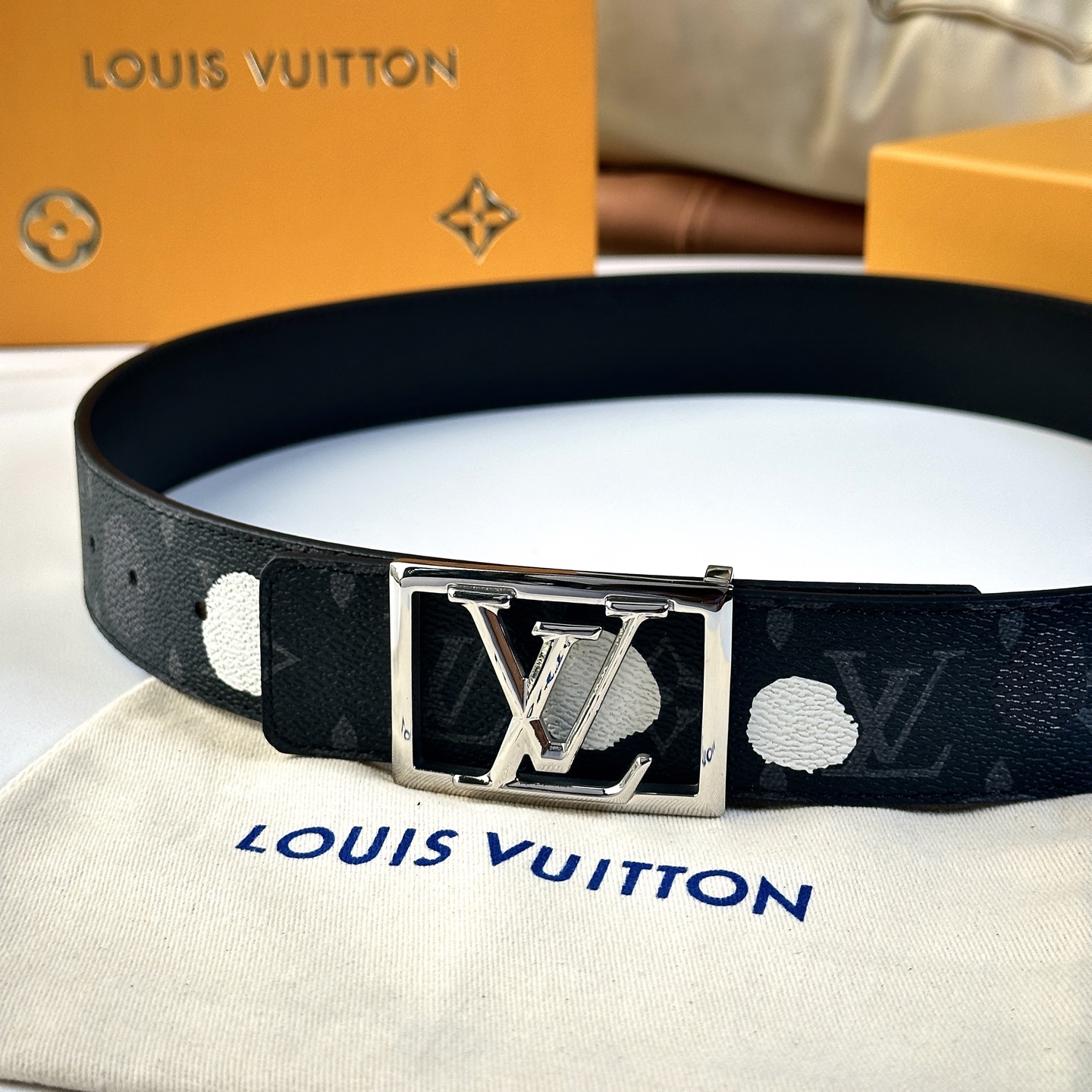 
       L0UIS VUITT0N 今季新品 驢家原單腰帶 寬度40毫米 定制帆布面內襯進口小牛