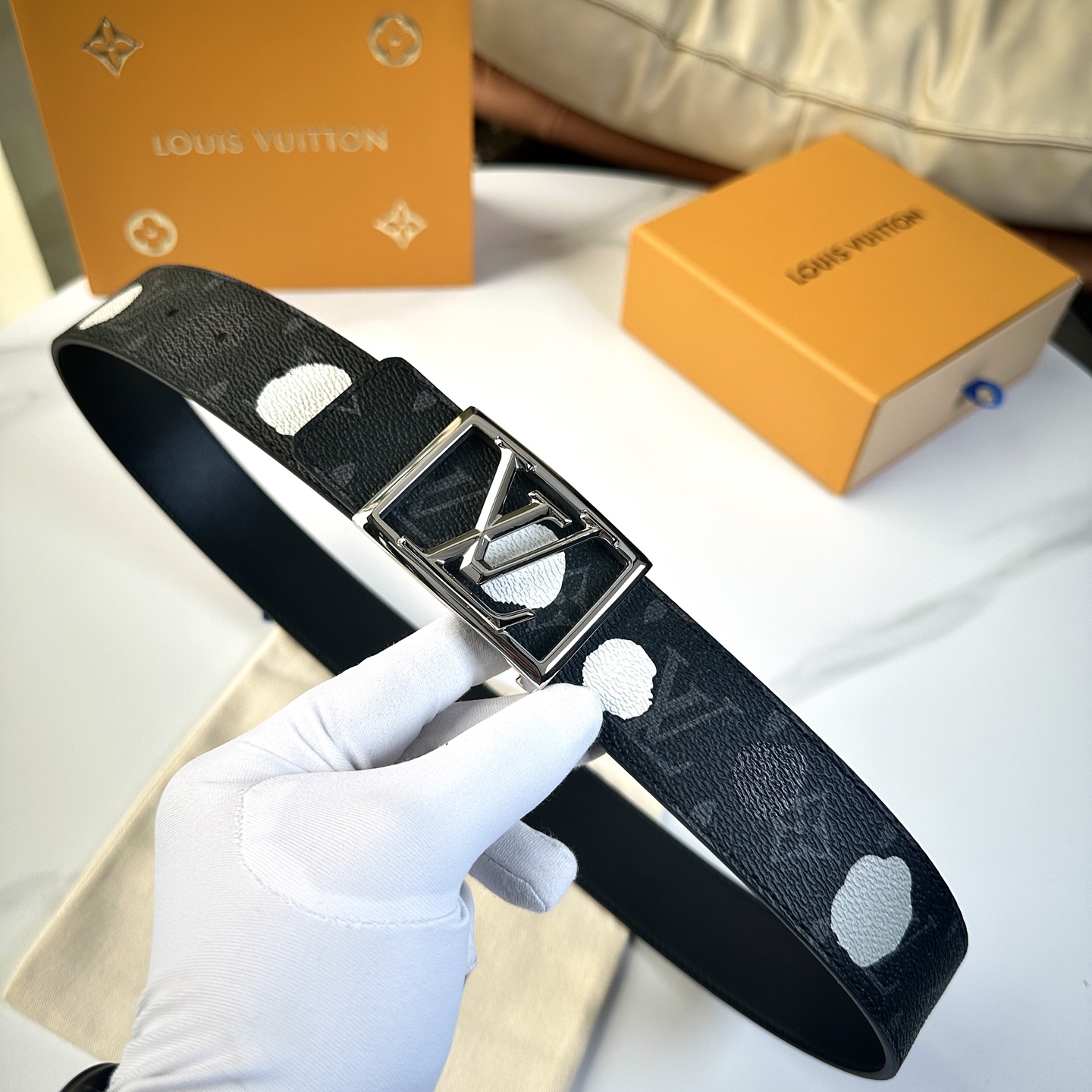 
       L0UIS VUITT0N 今季新品 驢家原單腰帶 寬度40毫米 定制帆布面內襯進口小牛
