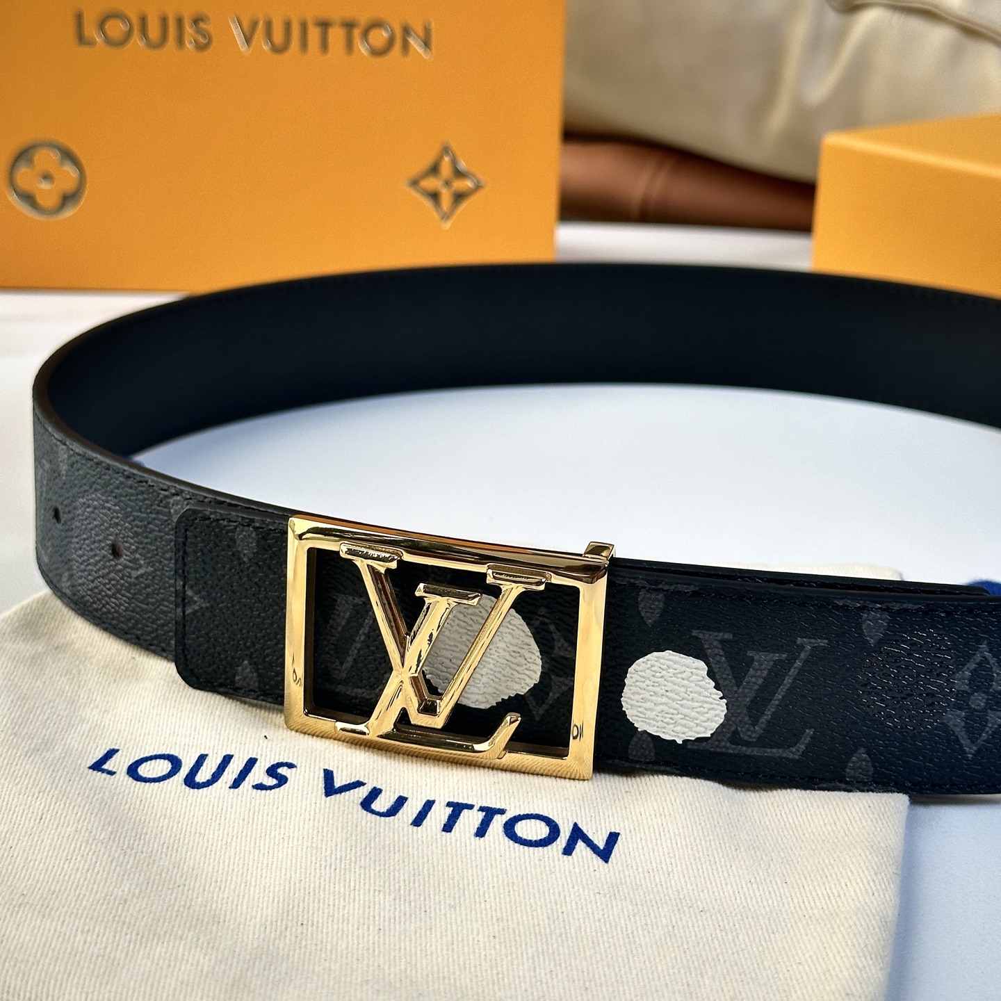 
       L0UIS VUITT0N 今季新品 驢家原單腰帶 寬度40毫米 定制帆布面內襯進口小牛