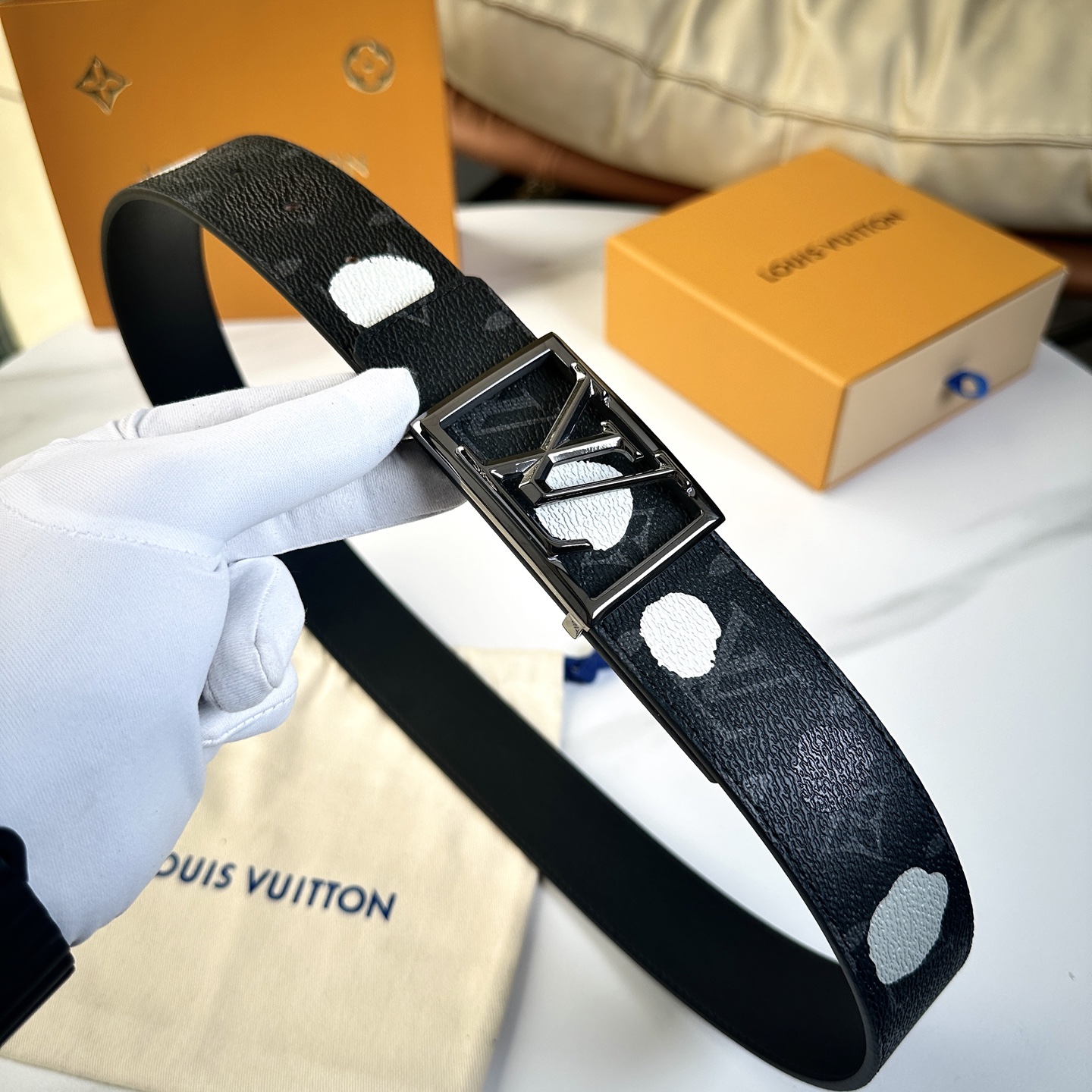 
       L0UIS VUITT0N 今季新品 驢家原單腰帶 寬度40毫米 定制帆布面內襯進口小牛