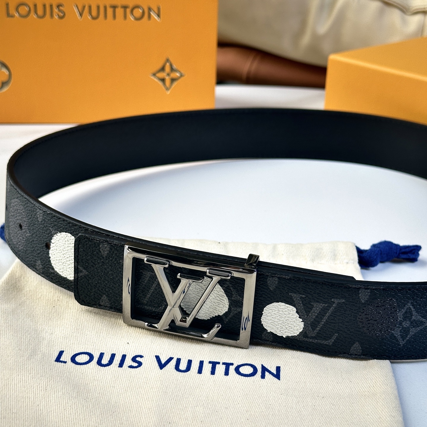 
       L0UIS VUITT0N 今季新品 驢家原單腰帶 寬度40毫米 定制帆布面內襯進口小牛
