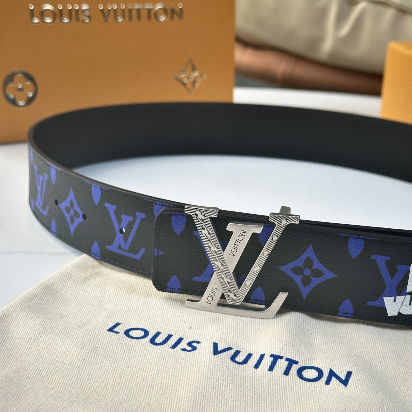 
       L0UIS VUITT0N 今季新品 驢家原單腰帶 寬度40毫米 定制帆布面內襯進口小牛