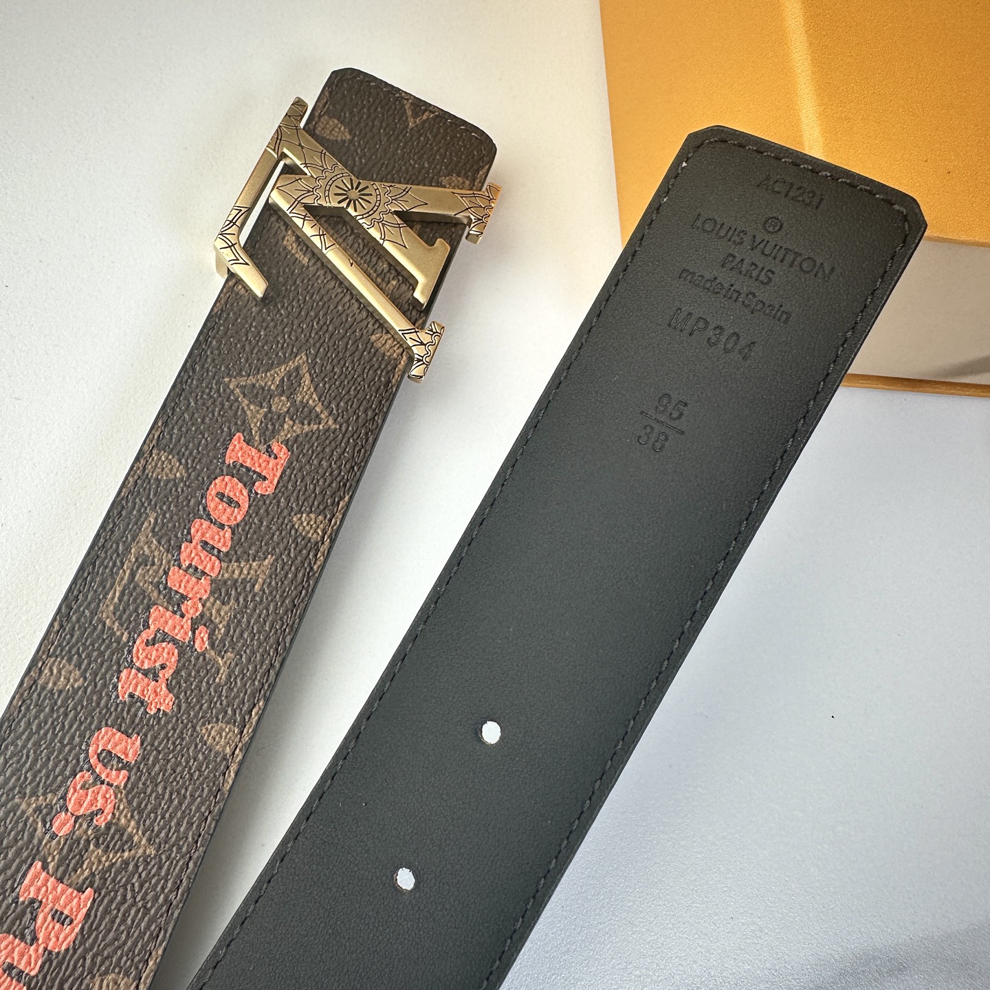 
       L0UIS VUITT0N 今季新品 驢家原單腰帶 寬度40毫米 定制帆布面內襯進口小牛