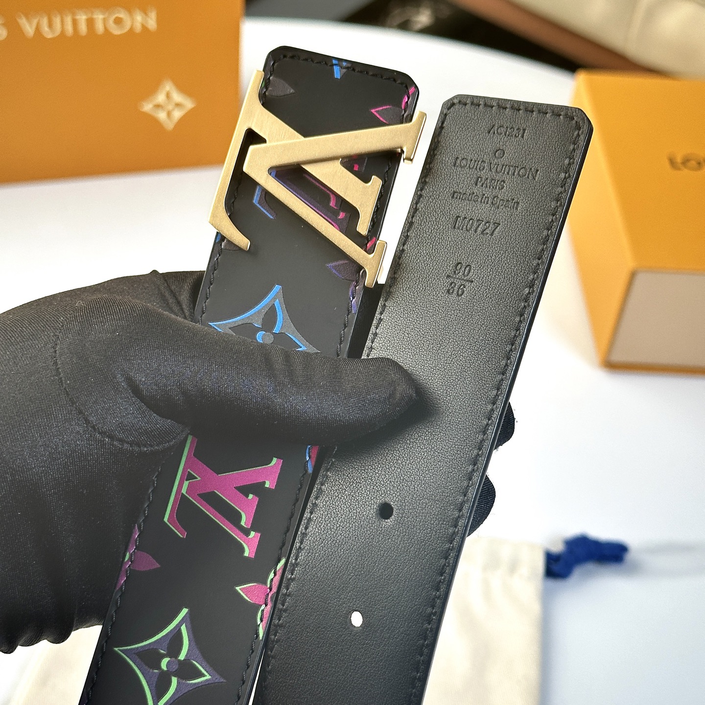 
     L0UIS VUITT0N 今季新品 男士原單腰帶 寬度40毫米 雙面進口頭層小牛皮絲印圖案