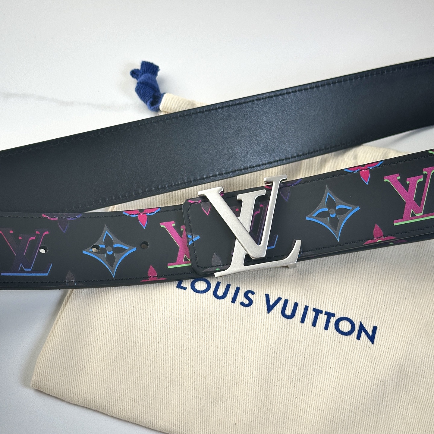 
     L0UIS VUITT0N 今季新品 男士原單腰帶 寬度40毫米 雙面進口頭層小牛皮絲印圖案