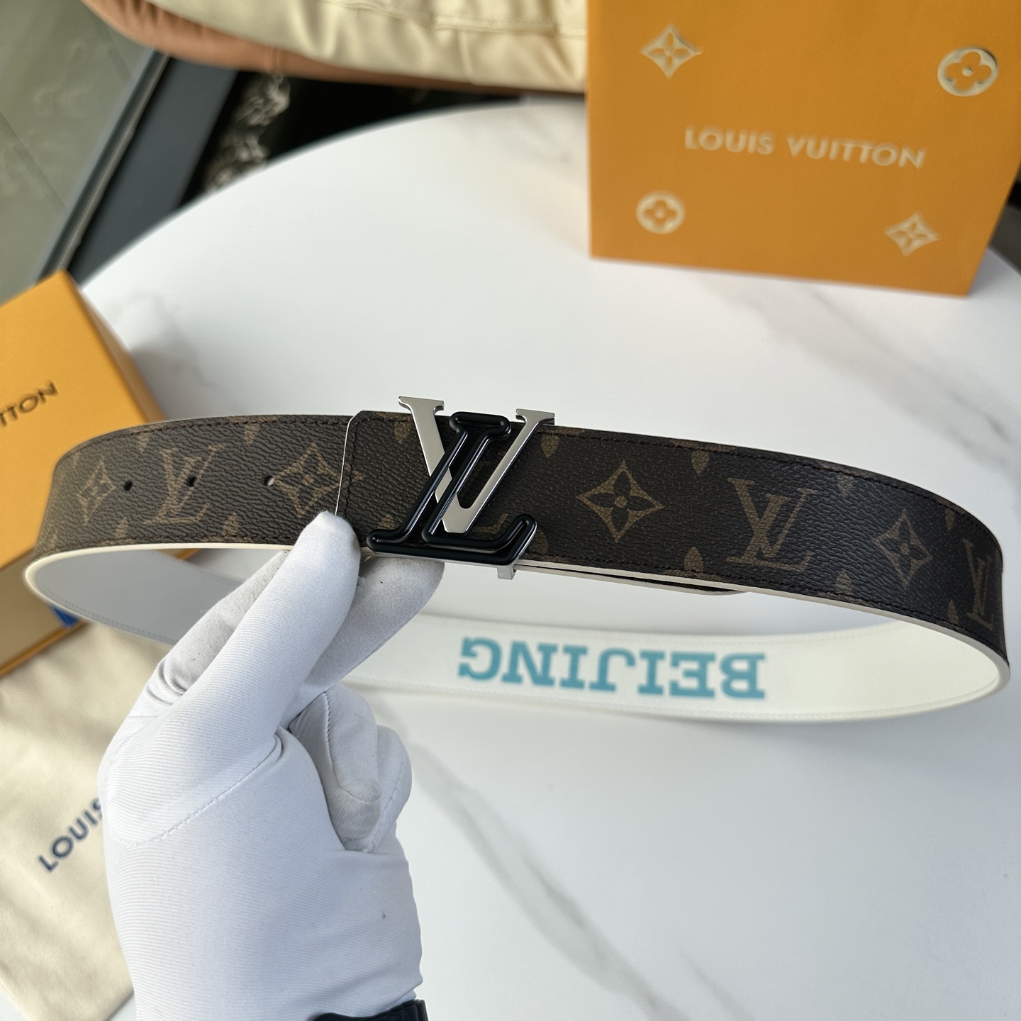 
         L0UIS VUITT0N 專櫃最新升級版本 寬度40毫米 精湛工藝定制帆布面料襯托