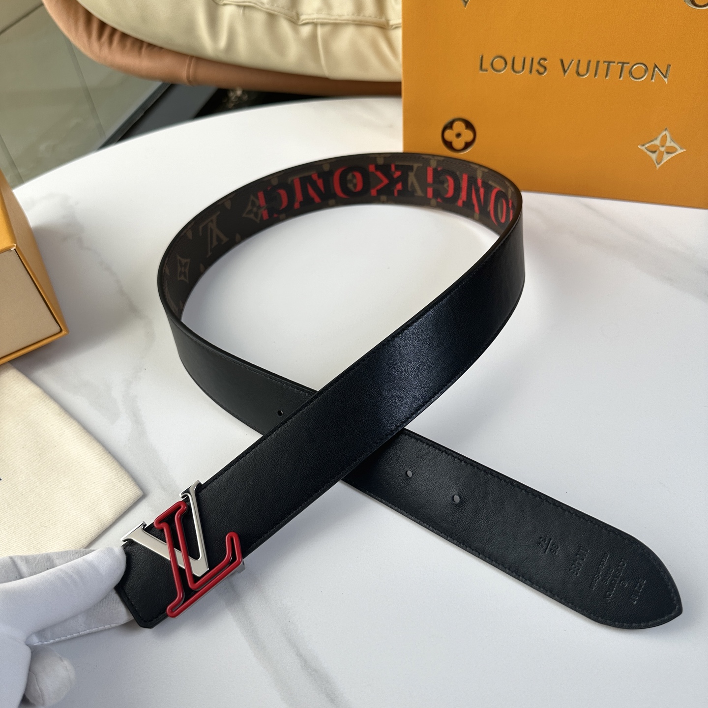 
         L0UIS VUITT0N 專櫃最新升級版本 寬度40毫米 精湛工藝定制帆布面料襯托