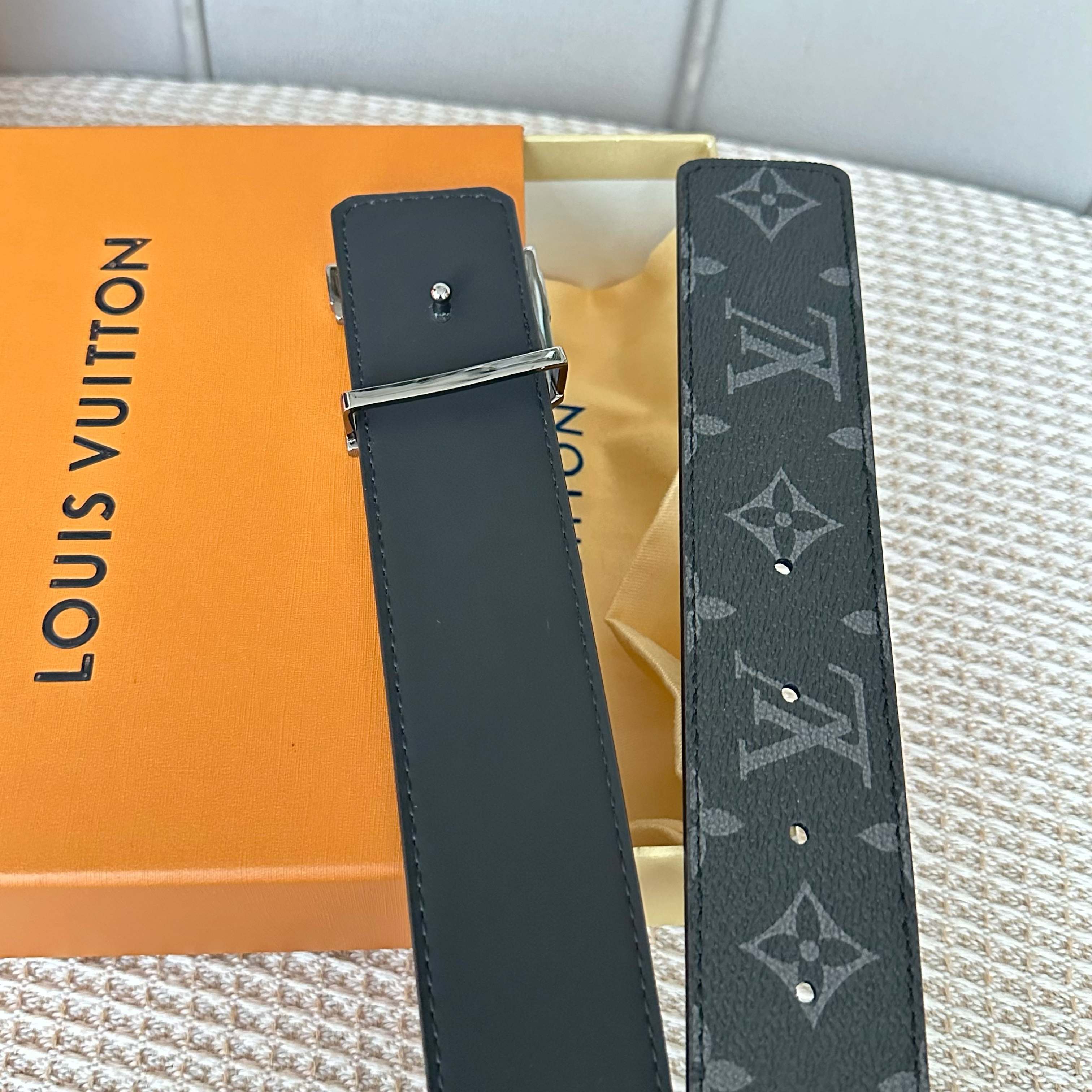  L0UIS VUITT0N 專櫃最新升級版本 寬度40毫米 精湛工藝定制帆布面料襯托進口小牛皮底  搭