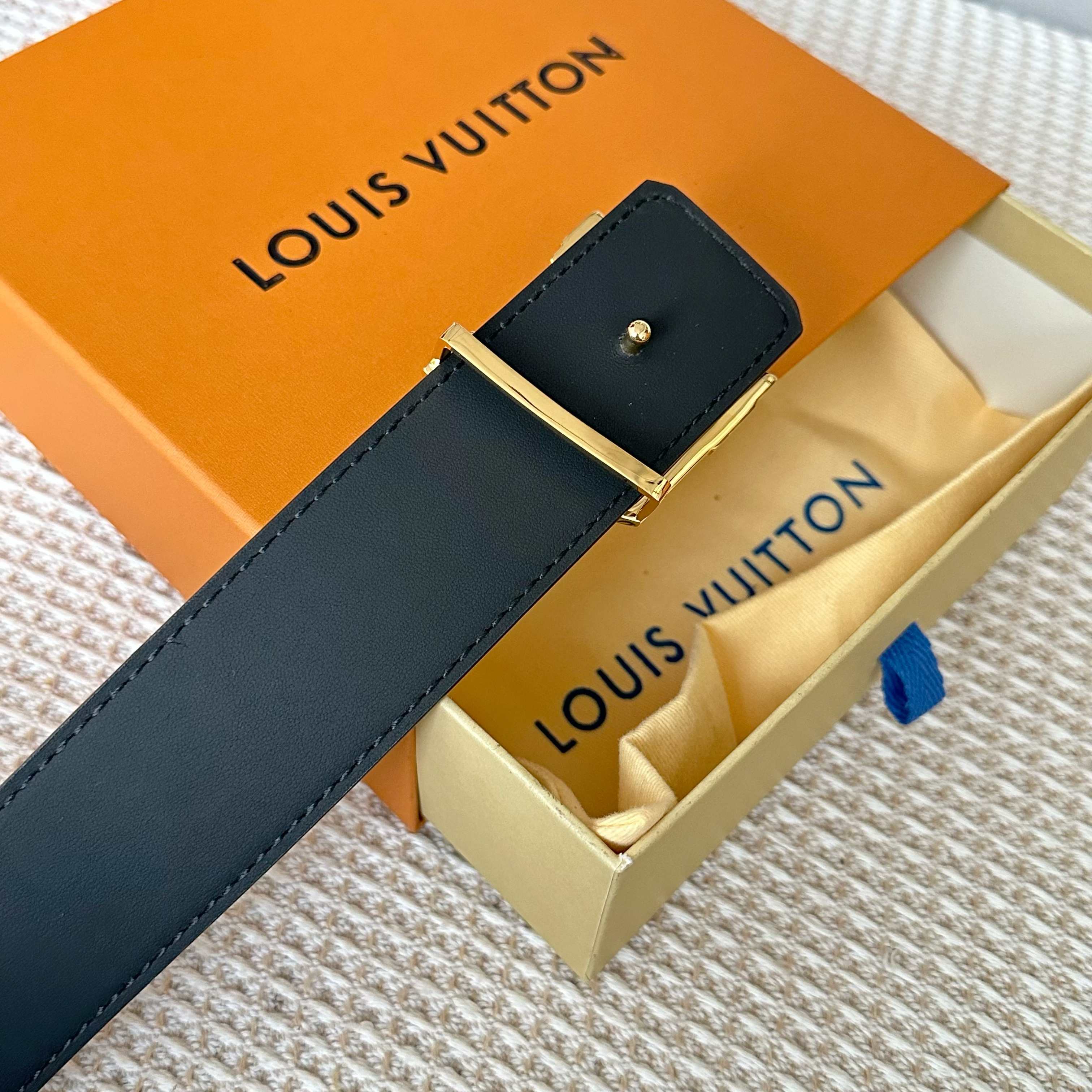  L0UIS VUITT0N 專櫃最新升級版本 寬度40毫米 精湛工藝定制帆布面料襯托進口小牛皮底  搭