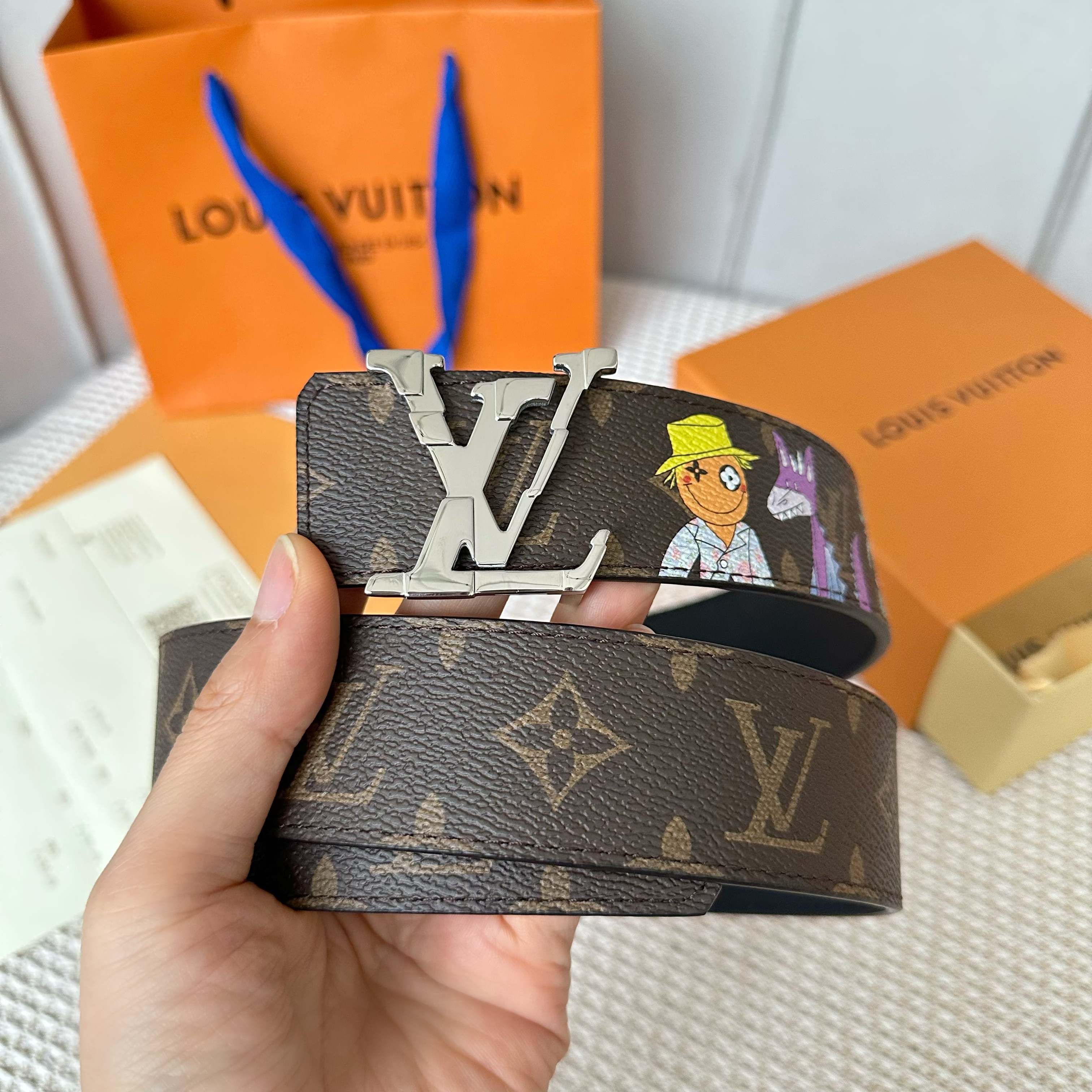  L0UIS VUITT0N 專櫃最新升級版本 寬度40毫米 精湛工藝定制帆布面料襯托進口小牛皮底  搭