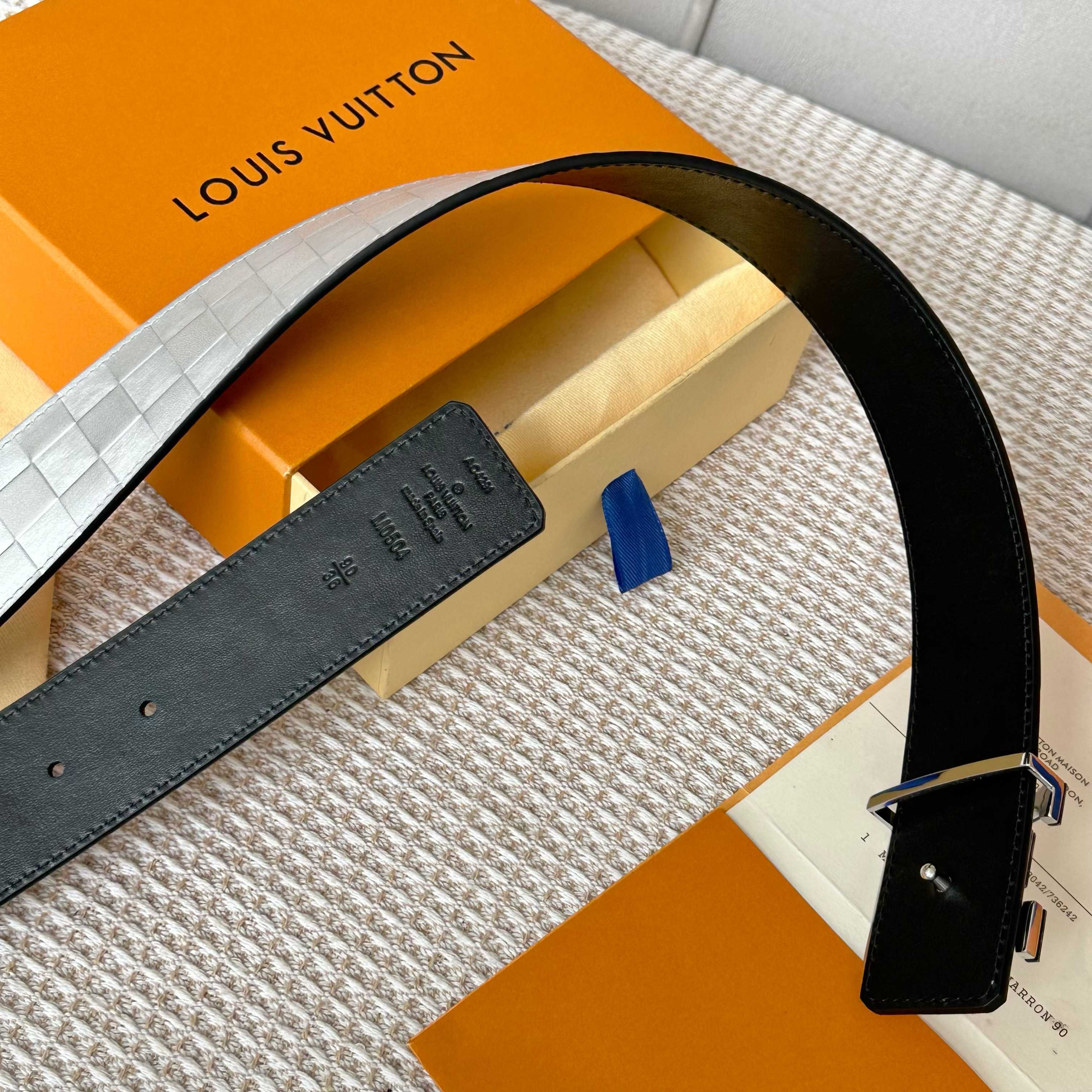 
     L0UIS VUITT0N 今季新品 男士原單腰帶 寬度40毫米 雙面進口頭層小牛皮壓花品牌