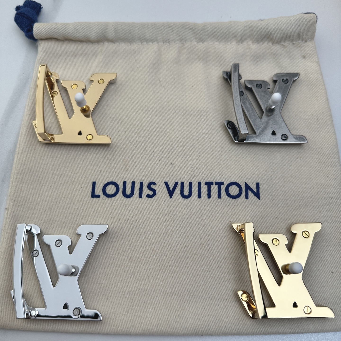L0UIS VUITT0N 專櫃最新升級版本 寬度40毫米 精湛工藝定制帆布面料襯托進口小牛皮針紋底 半