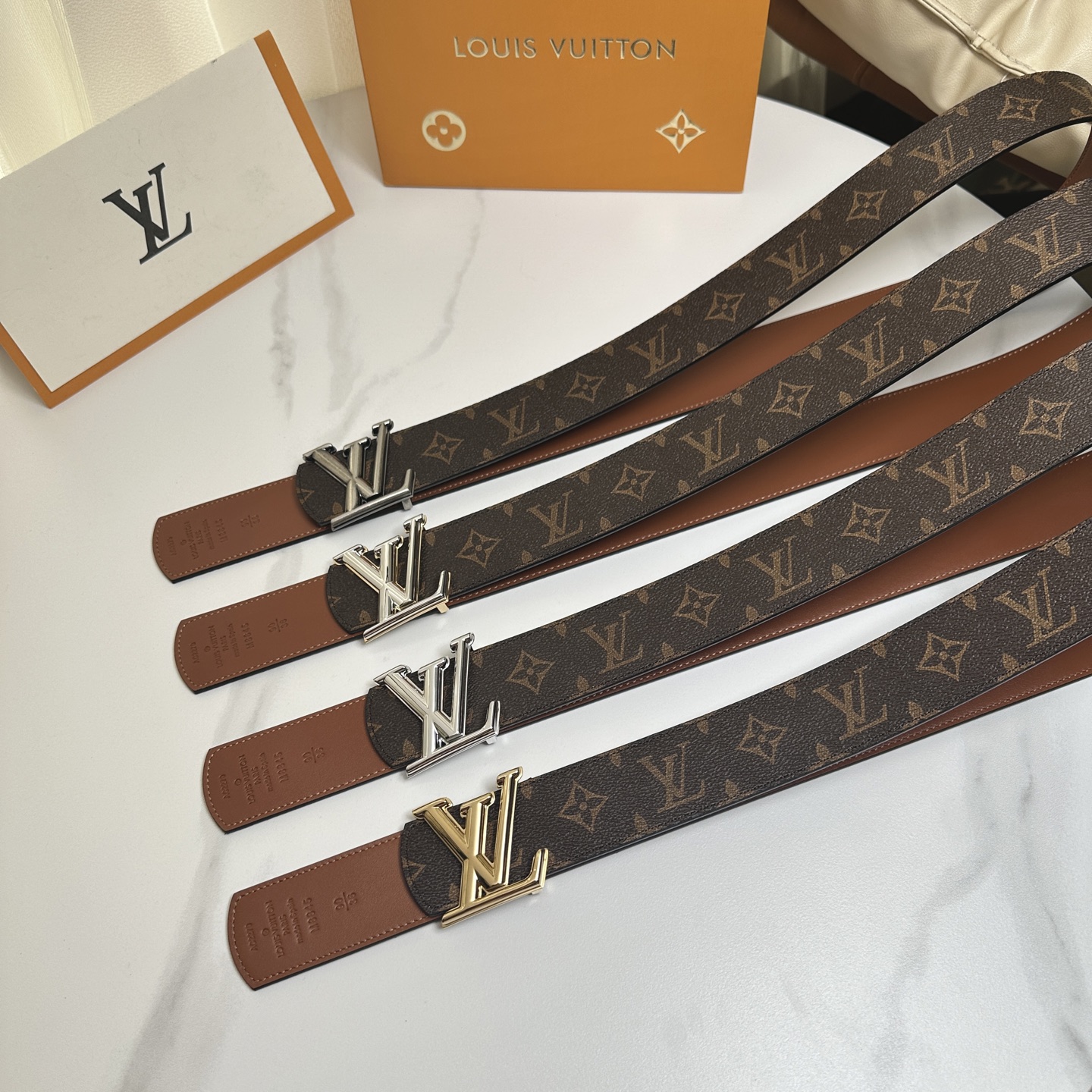 L0UIS VUITT0N 專櫃最新升級版本 寬度40毫米 精湛工藝定制帆布面料襯托進口小牛皮針紋底 半
