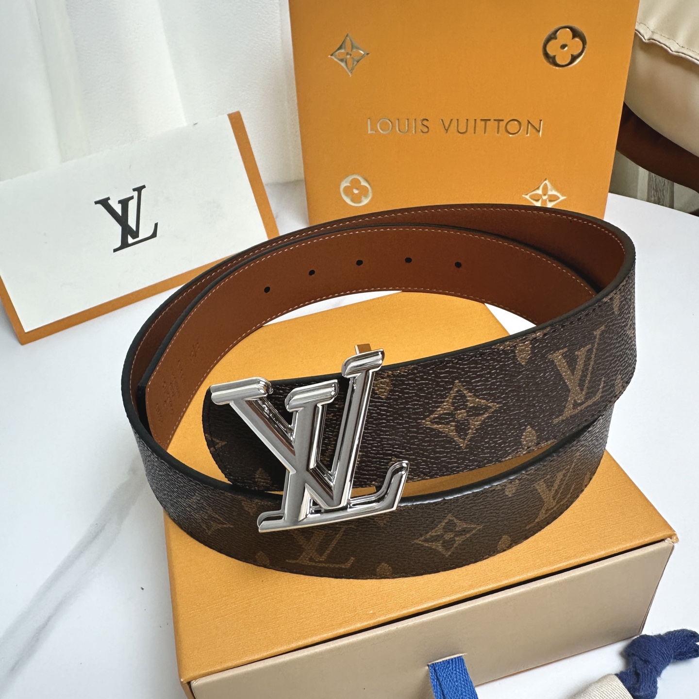 L0UIS VUITT0N 專櫃最新升級版本 寬度40毫米 精湛工藝定制帆布面料襯托進口小牛皮針紋底 半